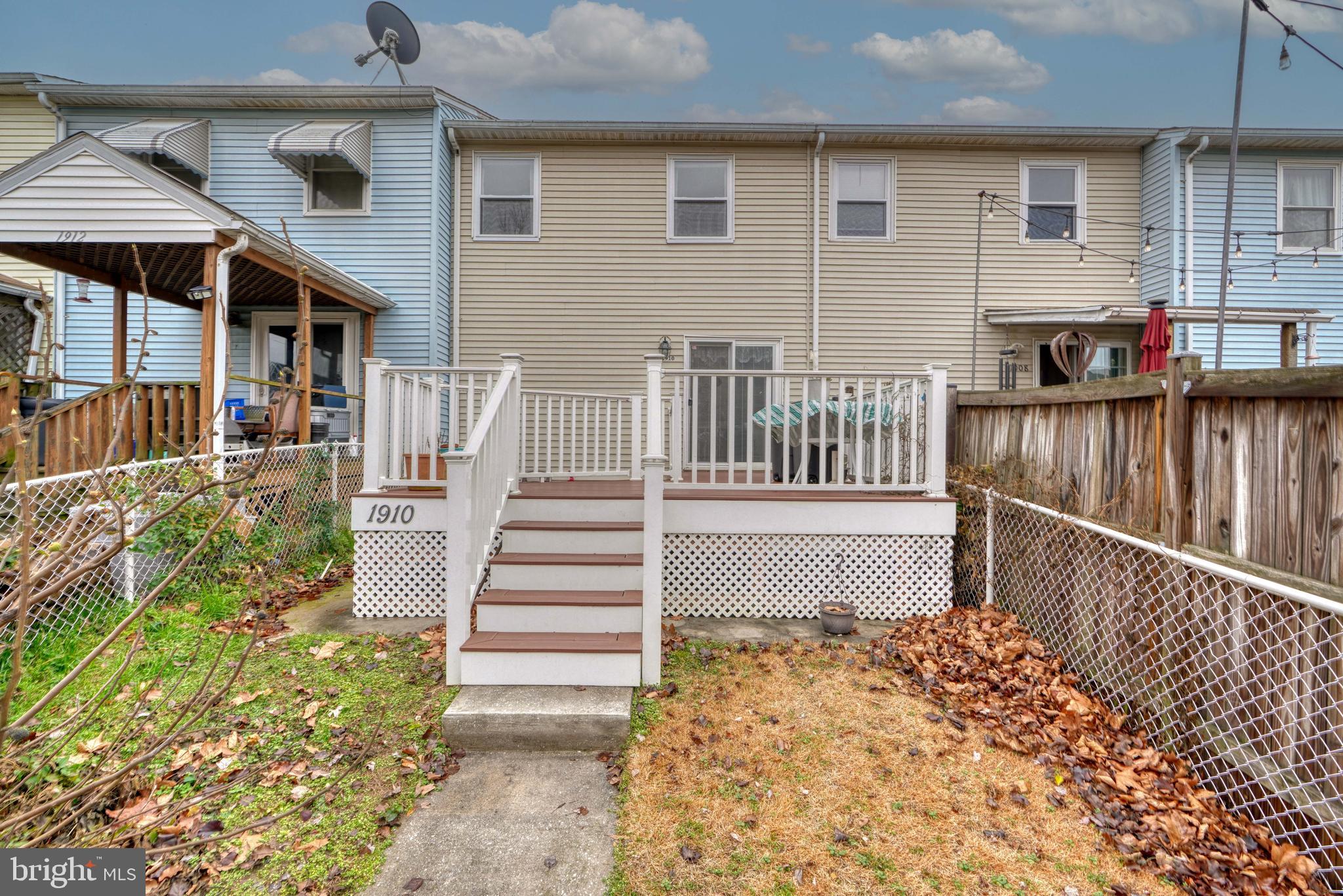 DUNSHIRE TOWNHOUSES - Residential