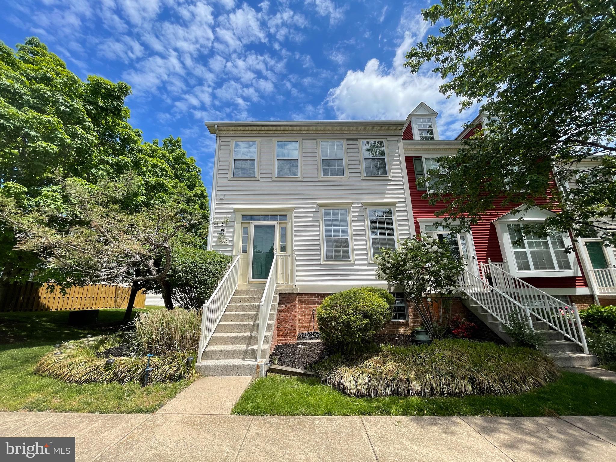 COMPTON VILLAGE - Residential