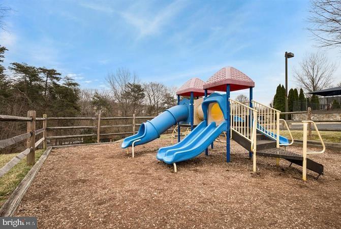 COMPTON VILLAGE - Residential