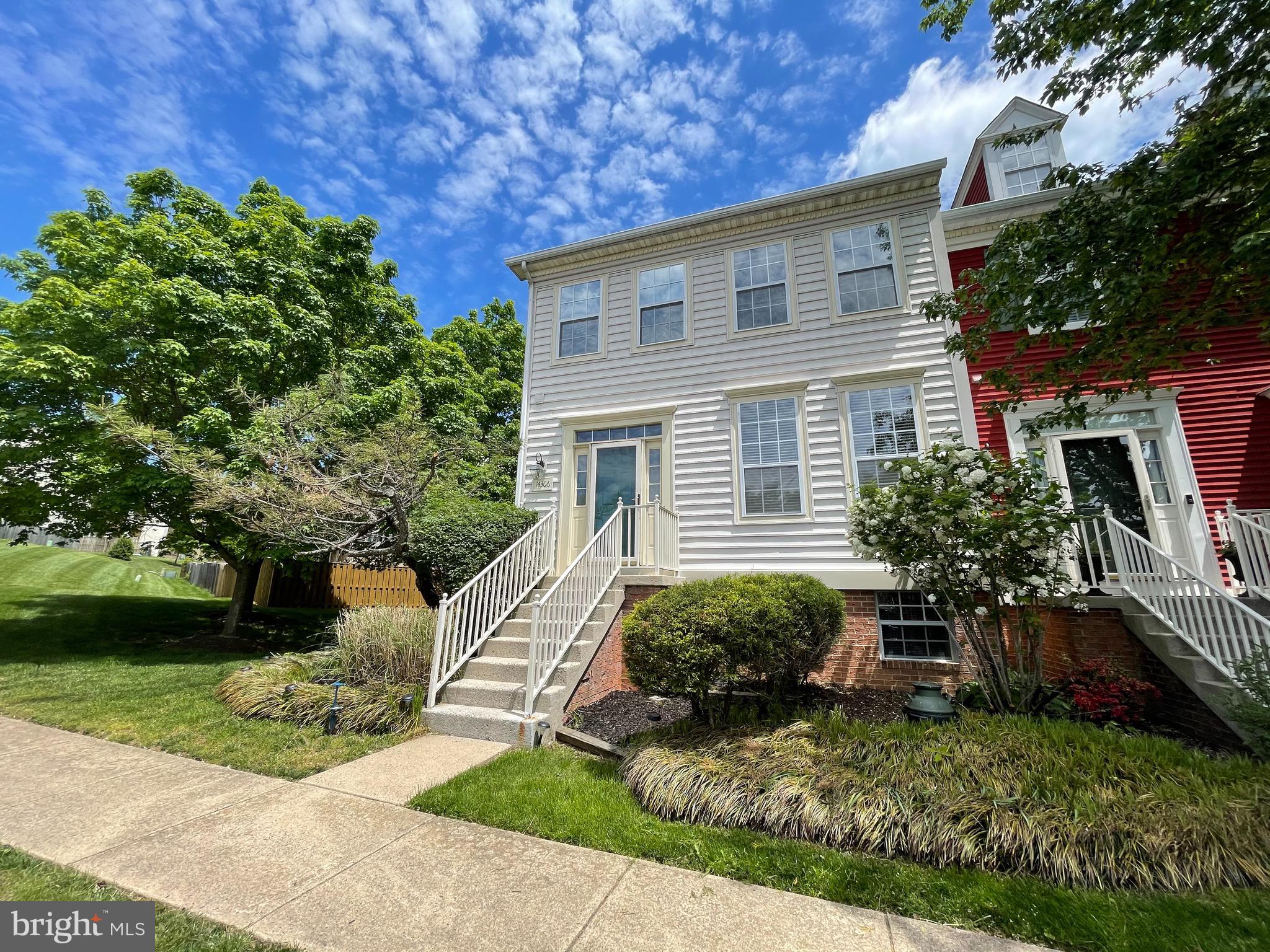 COMPTON VILLAGE - Residential