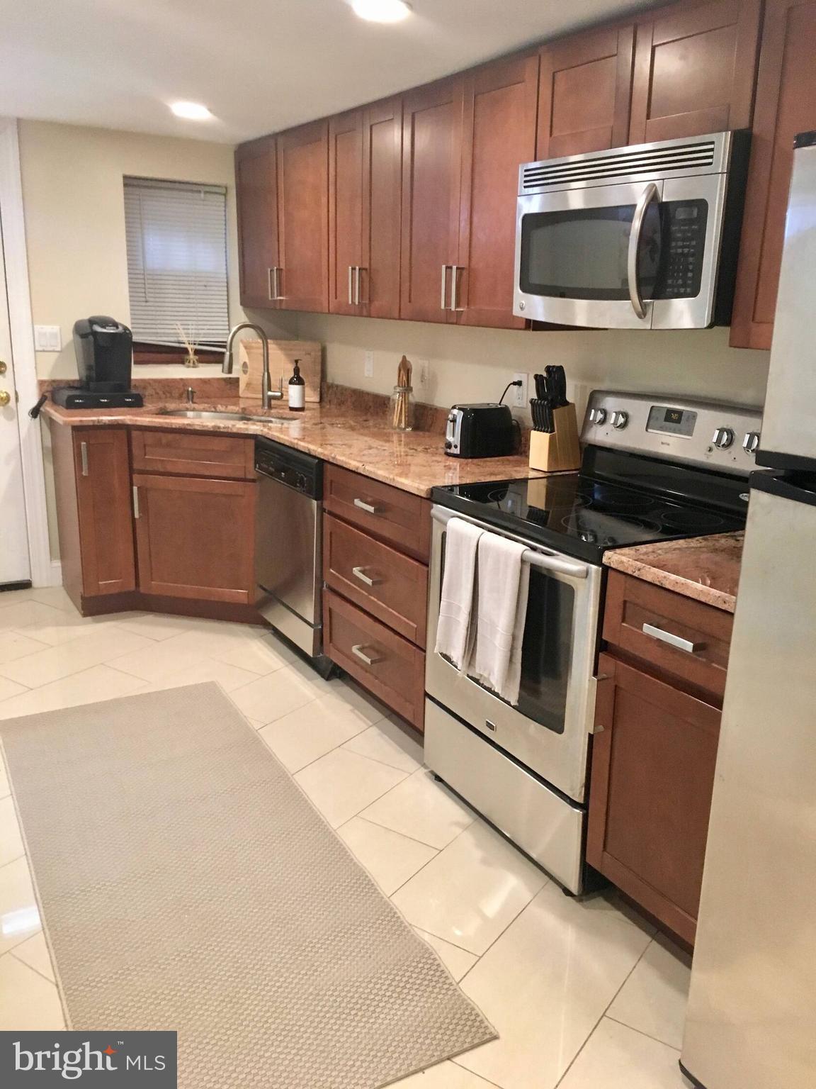 1242 PENNSYLVANIA AVENUE SE