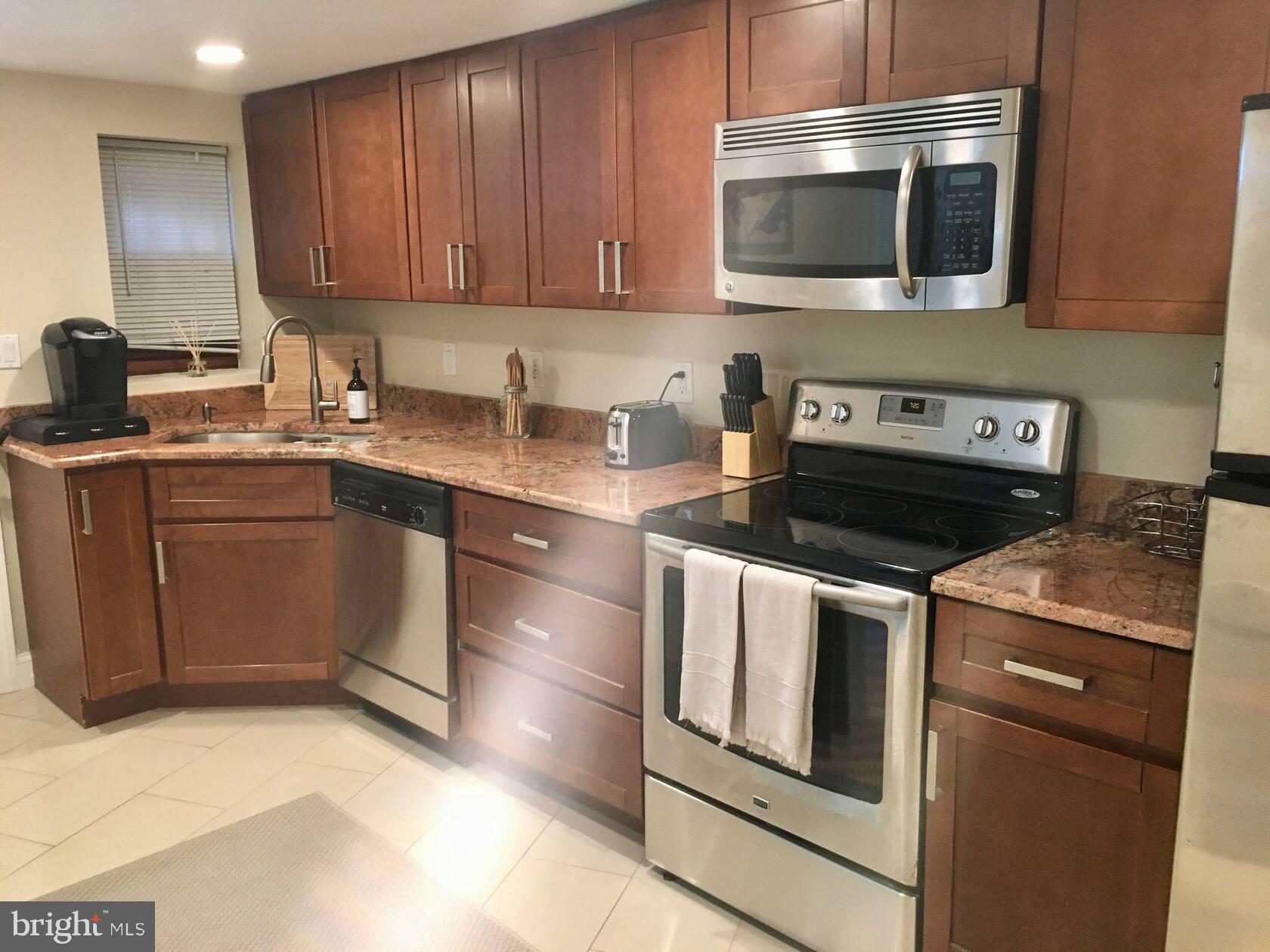 1242 PENNSYLVANIA AVENUE SE