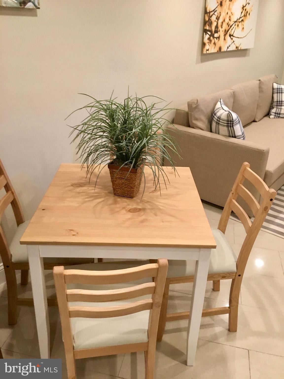 1242 PENNSYLVANIA AVENUE SE