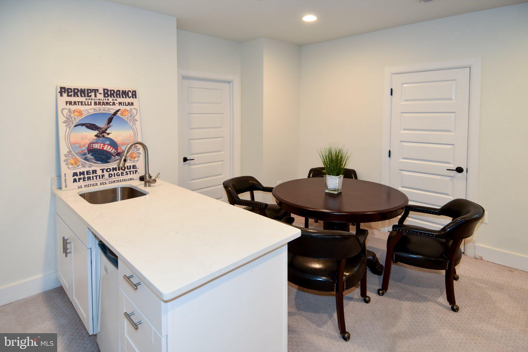HENDRY ESTATES - Residential