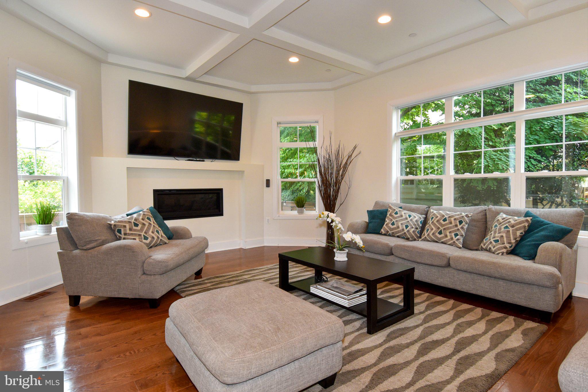 HENDRY ESTATES - Residential