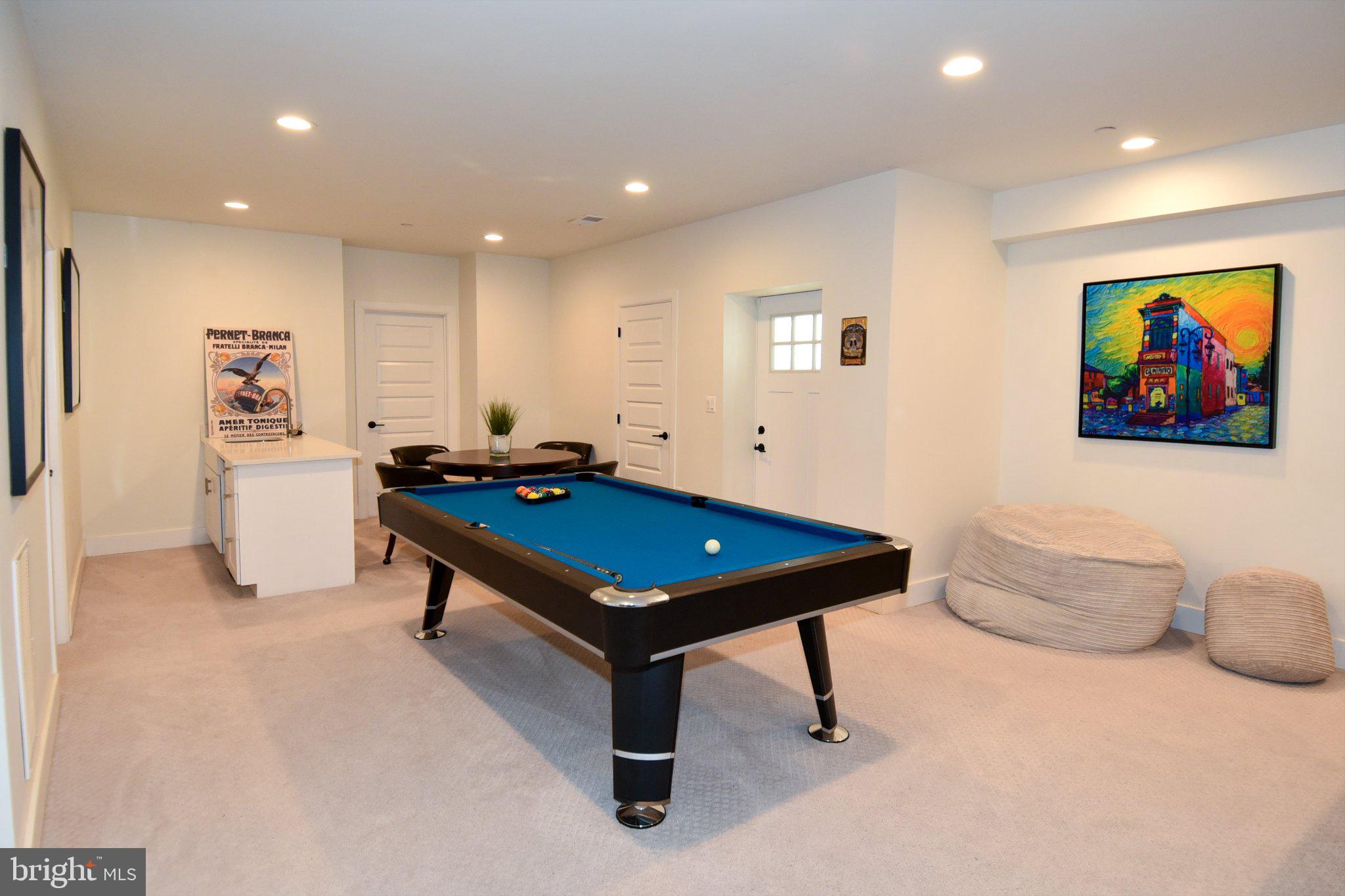 HENDRY ESTATES - Residential