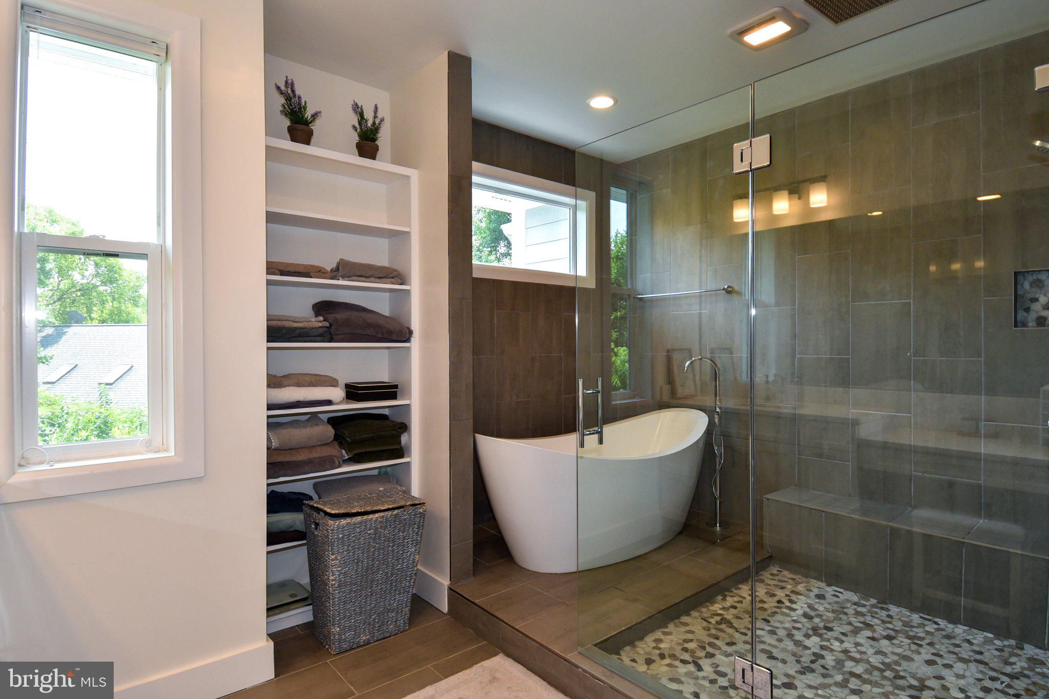 HENDRY ESTATES - Residential