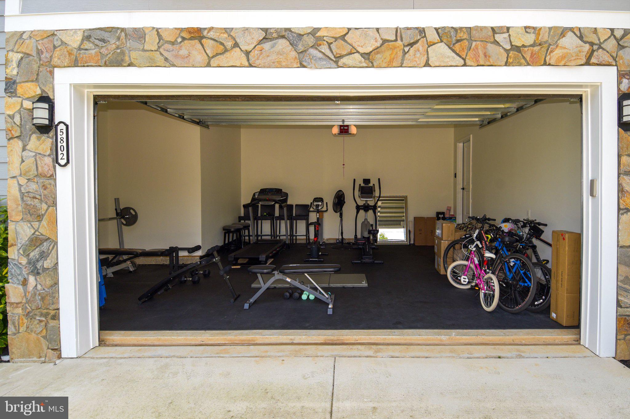 HENDRY ESTATES - Residential