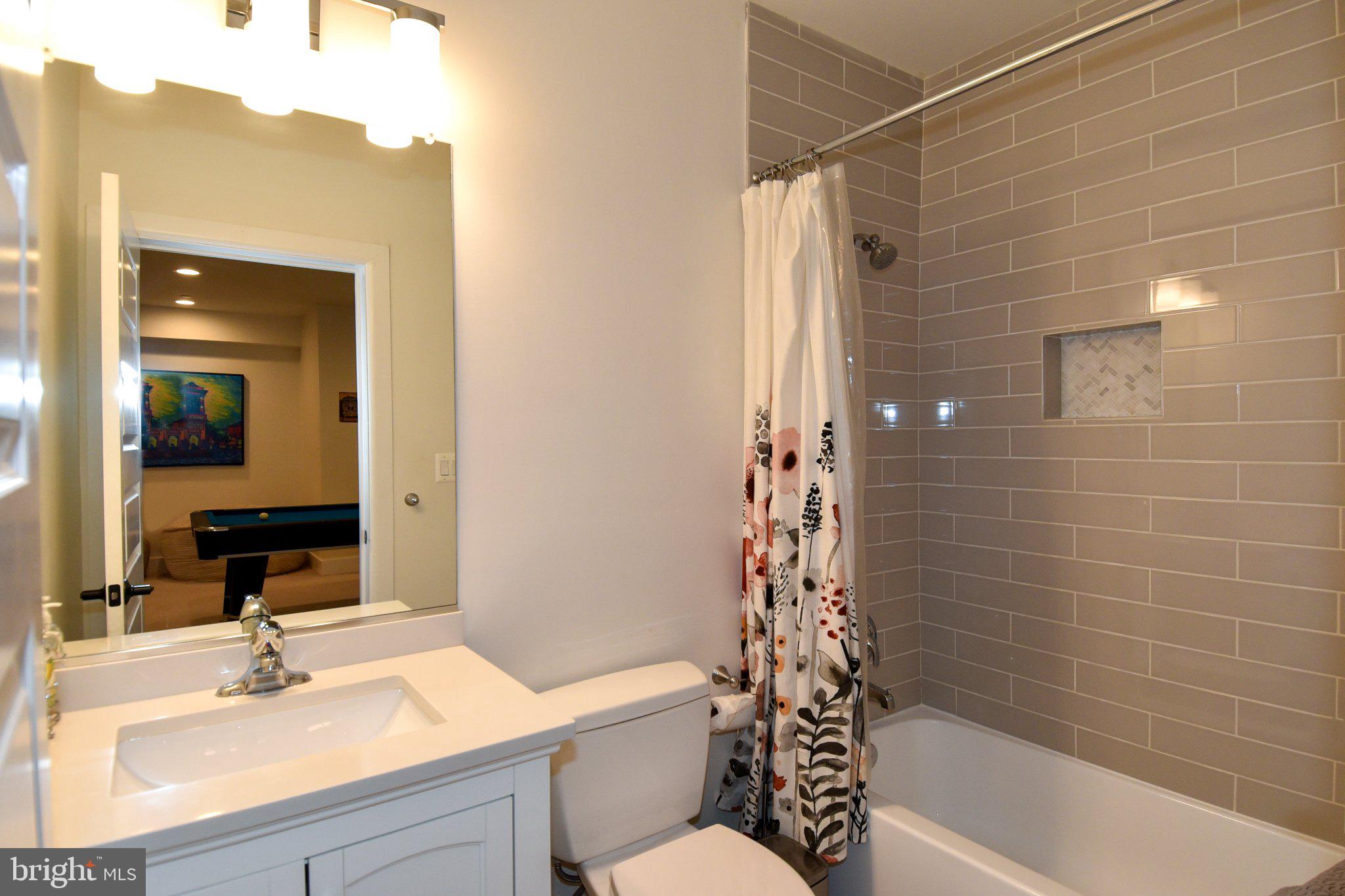 HENDRY ESTATES - Residential