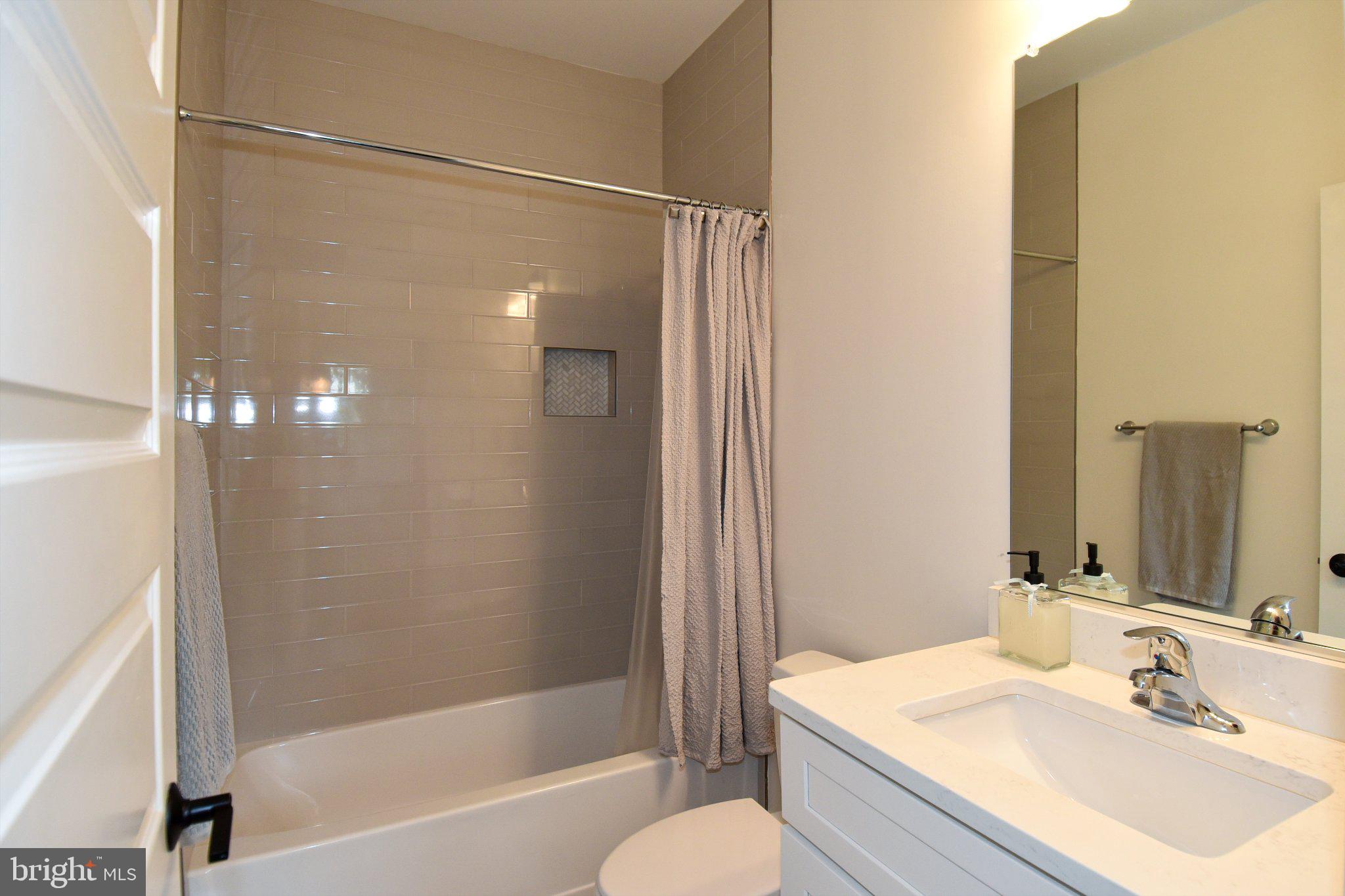 HENDRY ESTATES - Residential