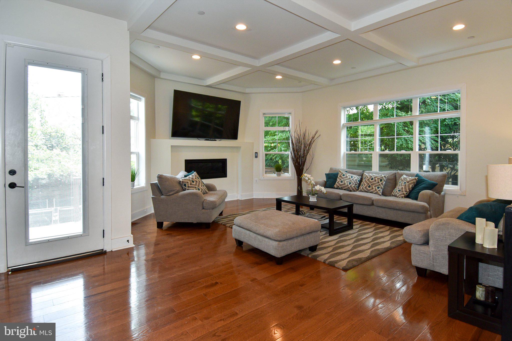 HENDRY ESTATES - Residential