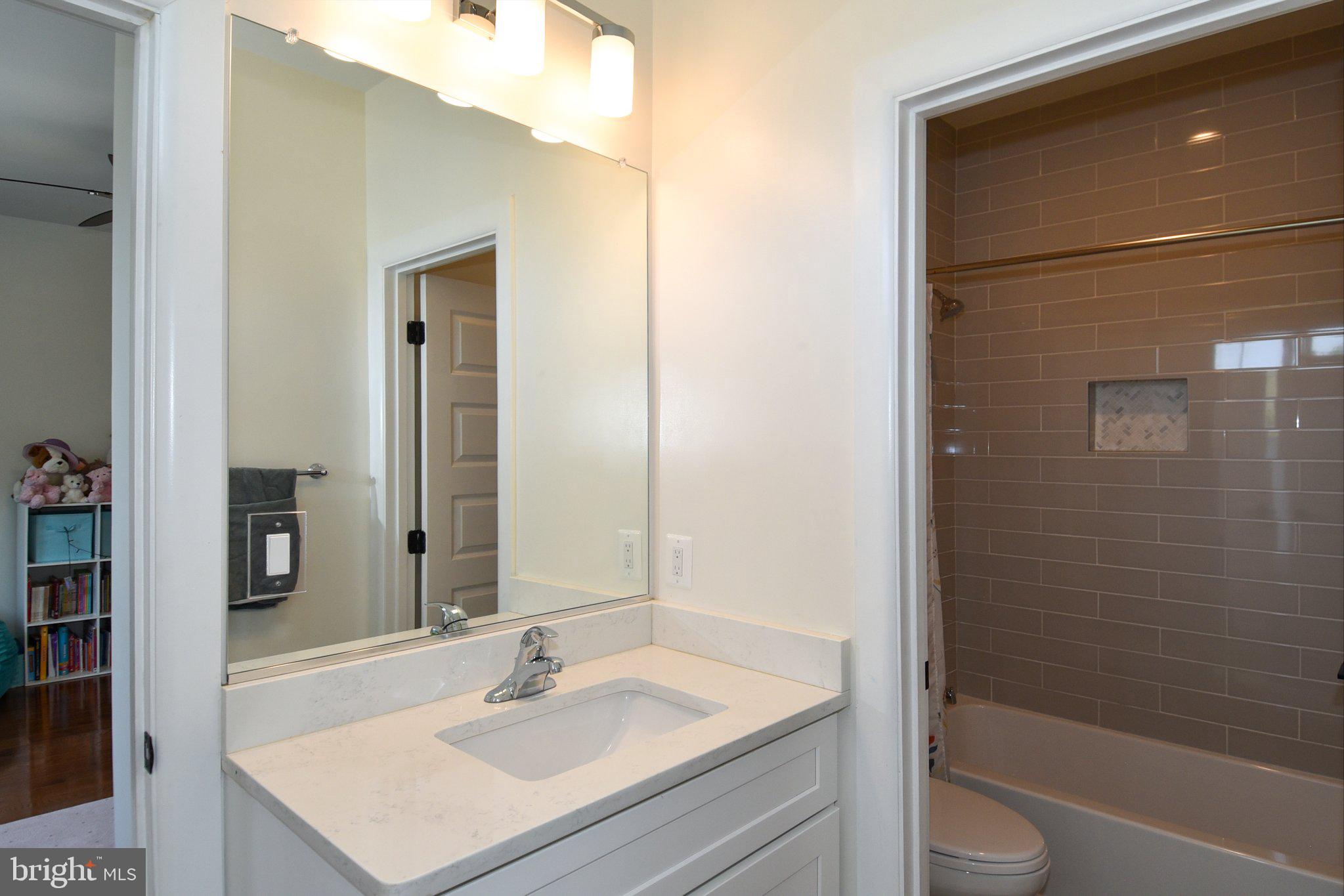 HENDRY ESTATES - Residential