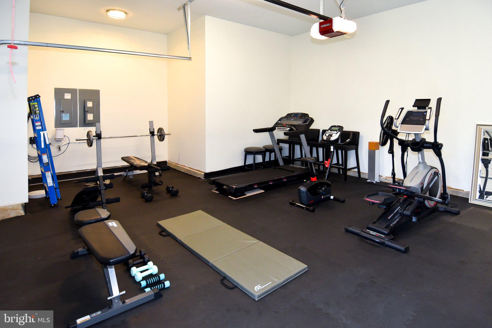 HENDRY ESTATES - Residential