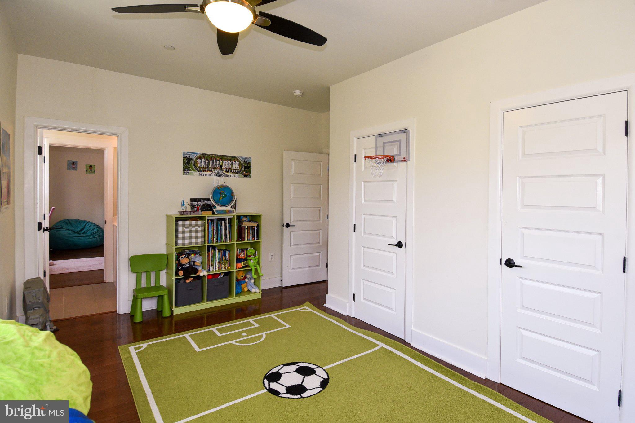 HENDRY ESTATES - Residential