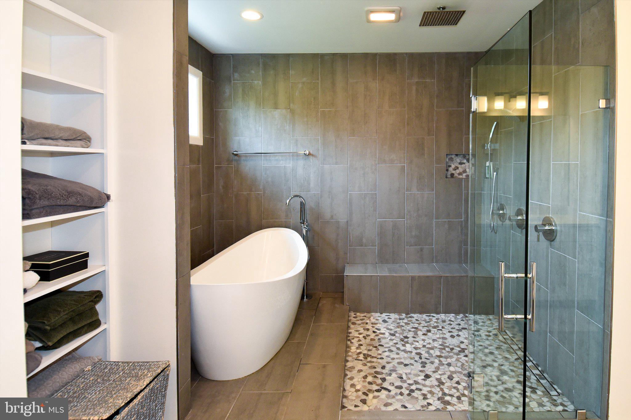 HENDRY ESTATES - Residential