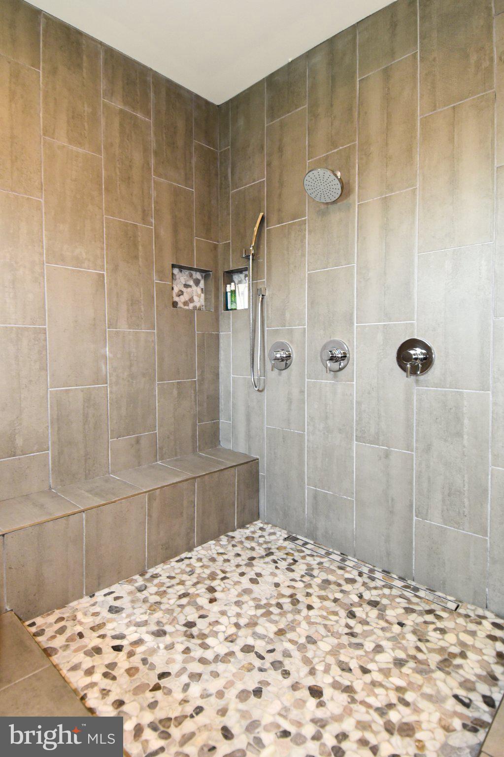 HENDRY ESTATES - Residential