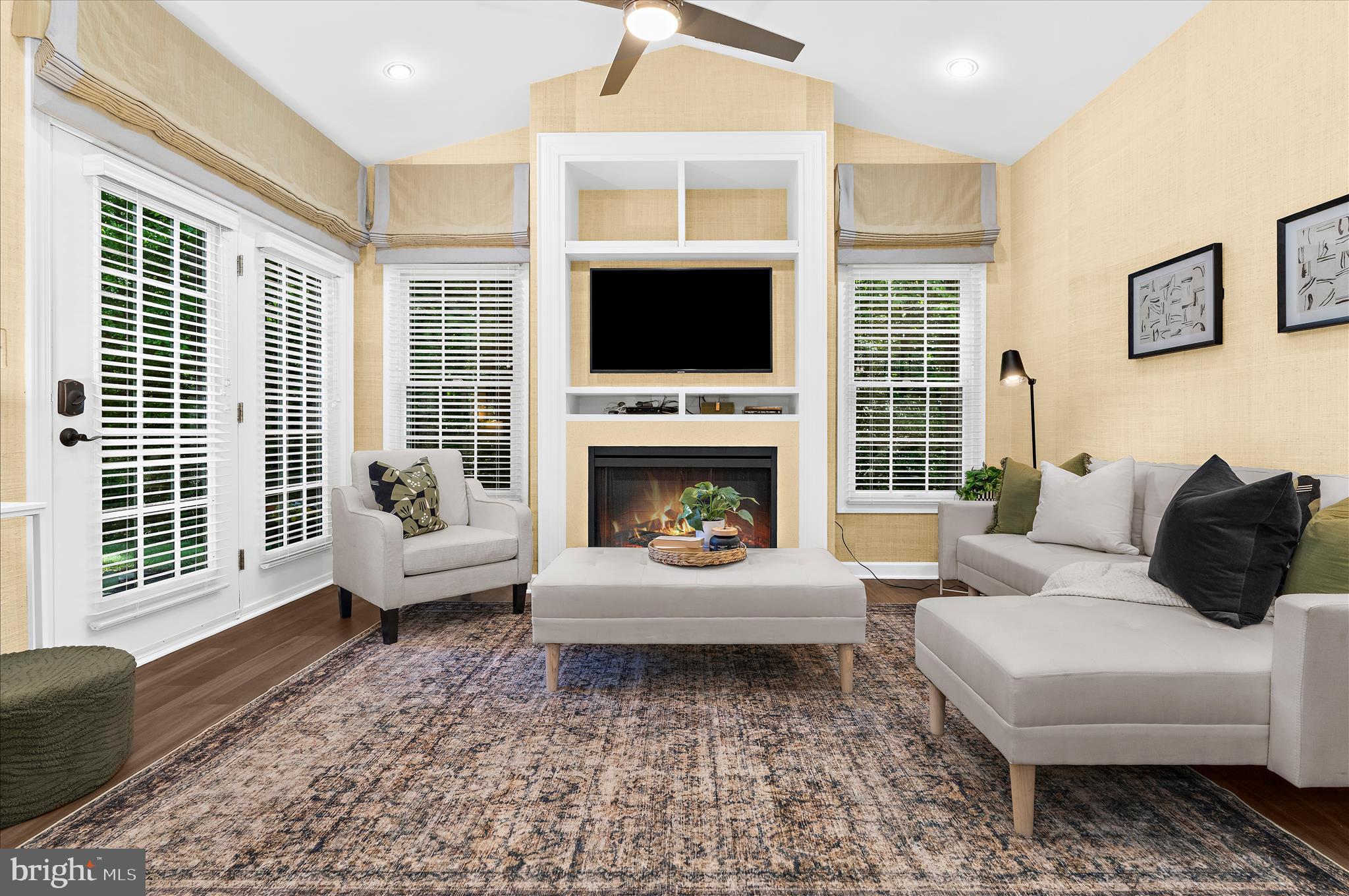 SOUTH RIVER COLONY - Residential