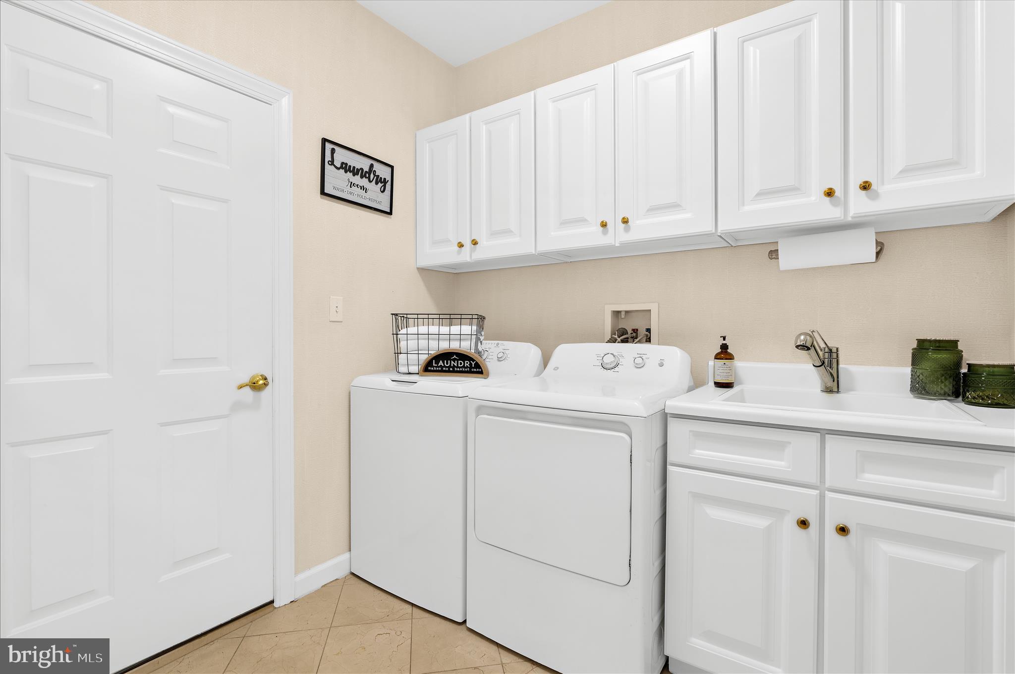 SOUTH RIVER COLONY - Residential