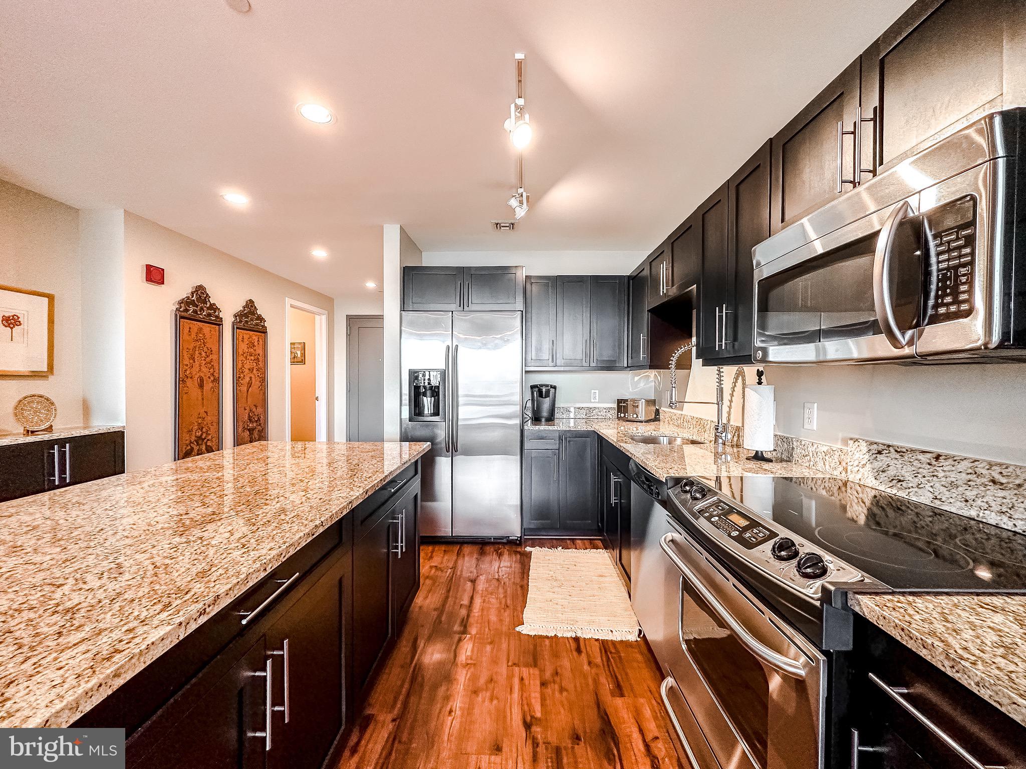 LOCUST POINT - Residential