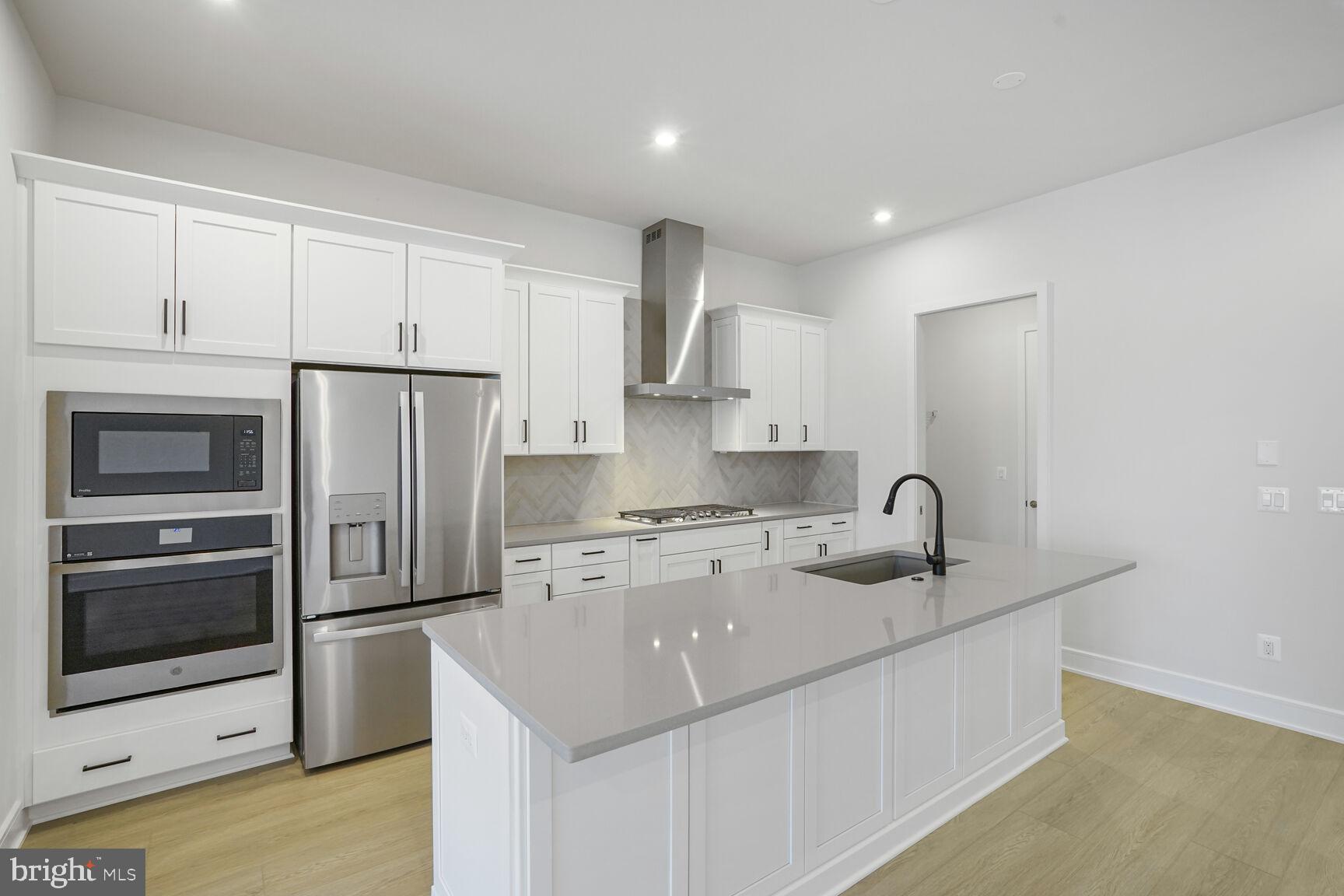 ROBINSON MANOR - Residential