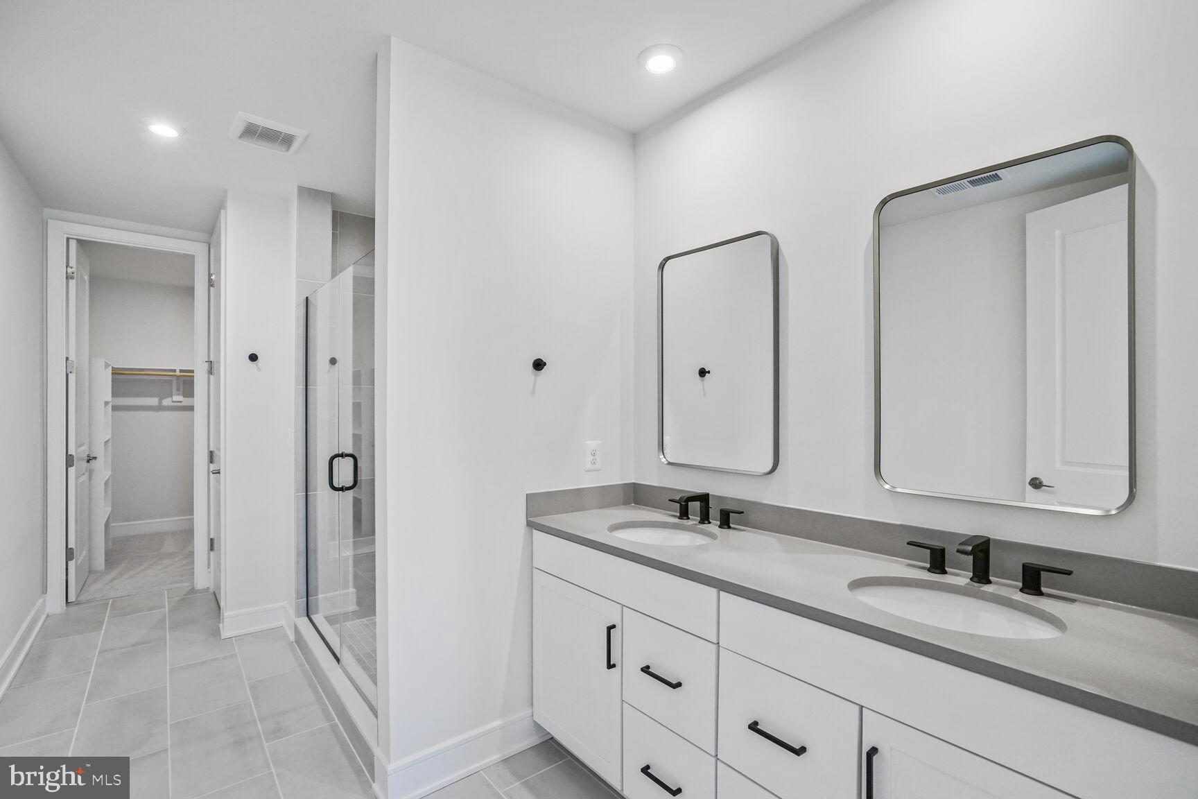 ROBINSON MANOR - Residential