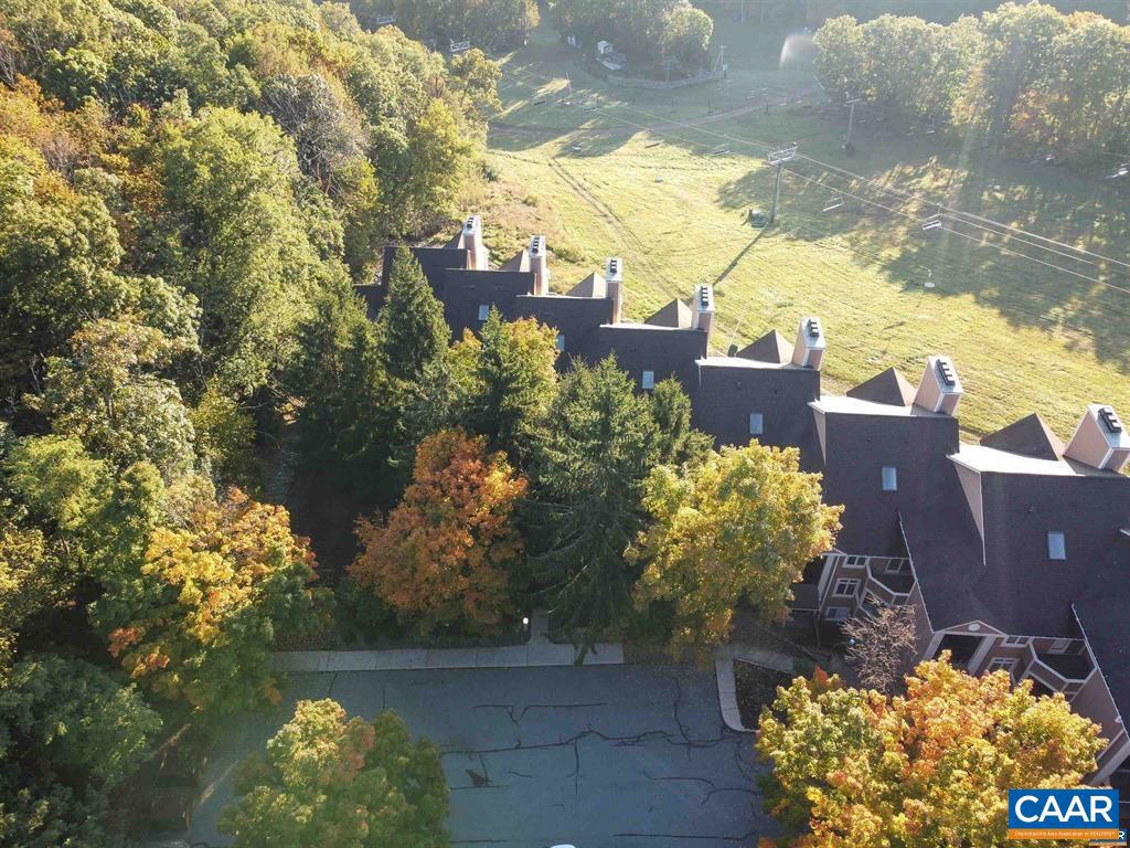 962 DIAMOND HILL CONDOS