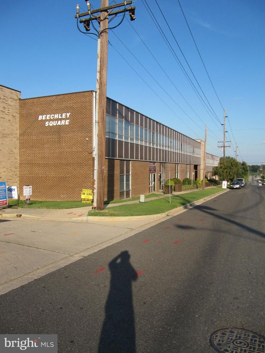 IT'S HERE!1250 SQ WAREHOUSE!! 
******Ideal location for your business****** Warehouse Open Space with roll up door, carpeted office, , bathroom, storage,  utility tub. Tenants have used similar space for fitness, storage, retail, showroom, light manufacturing, wholesale distribution, office, Hi Tech, etc. The rent includes TWO shared conference rooms free parking, all CAM charges, 24-hr security cameras, good yard lighting, your fare share of water, dumpster usage, trash pick-up and common area maintenance. The only tenant extra is electricity. This space is located in a clean business park, zoned I-1 and near I-95 and rt 5 (Beltway and Branch Ave). ***HURRY IN FOR DISCOUNTED RENT SPECIAL***BEECHLEY SQUARE BUSINESS CENTER ALSO HAS OFFICE AND WAREHOUSE SPACES***