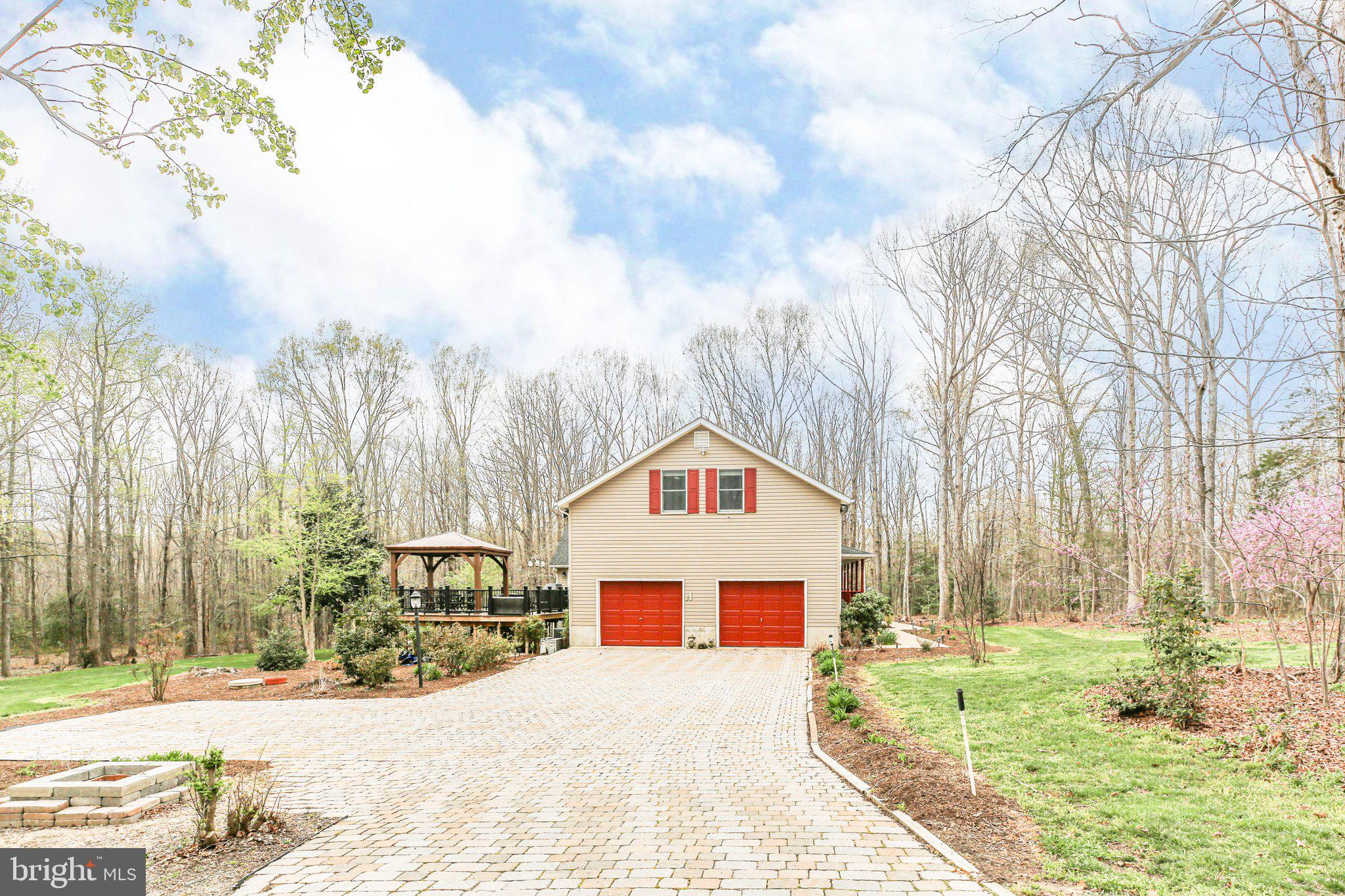 GOLDEN OAKS - Residential