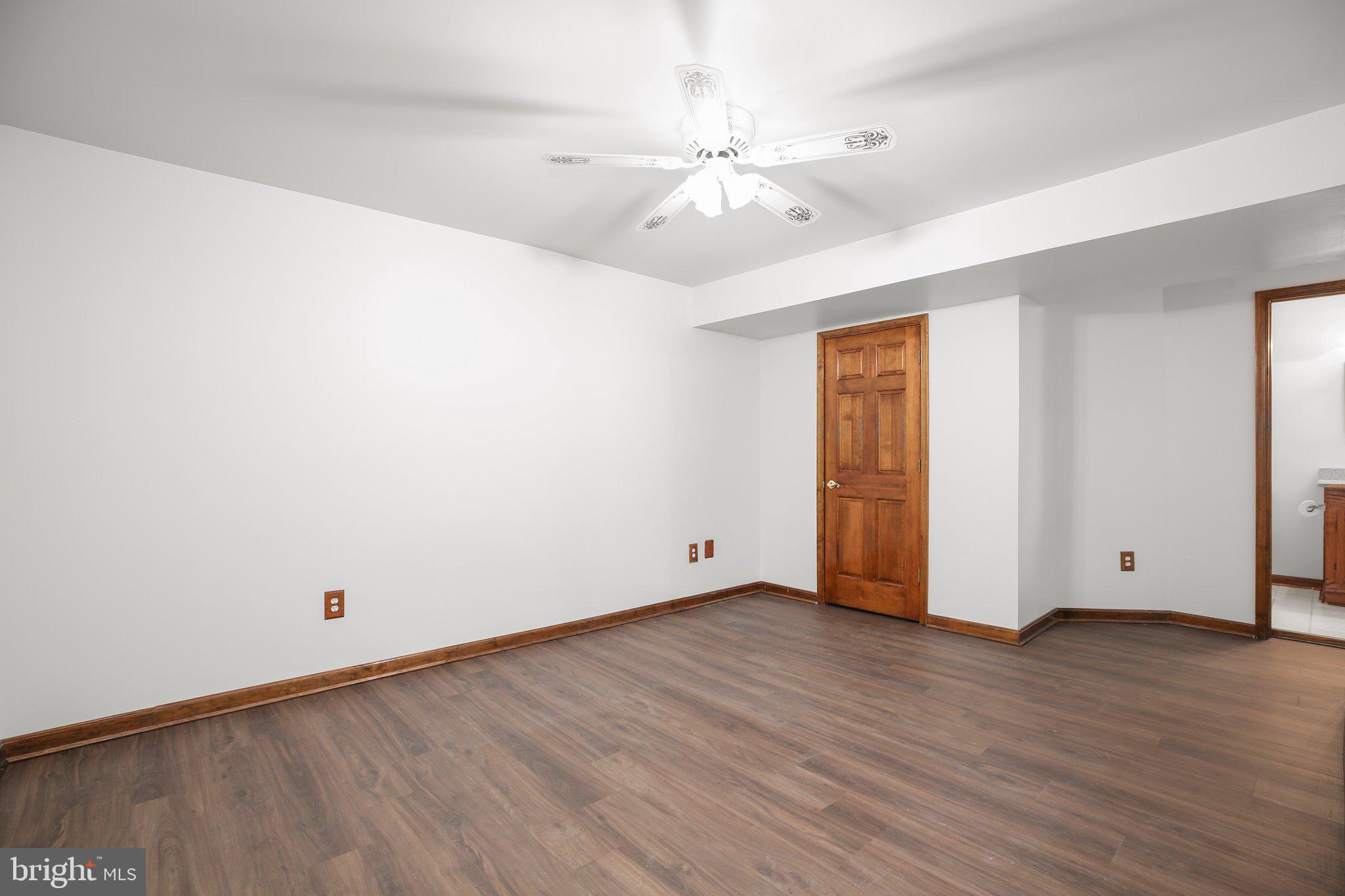 GOLDEN OAKS - Residential