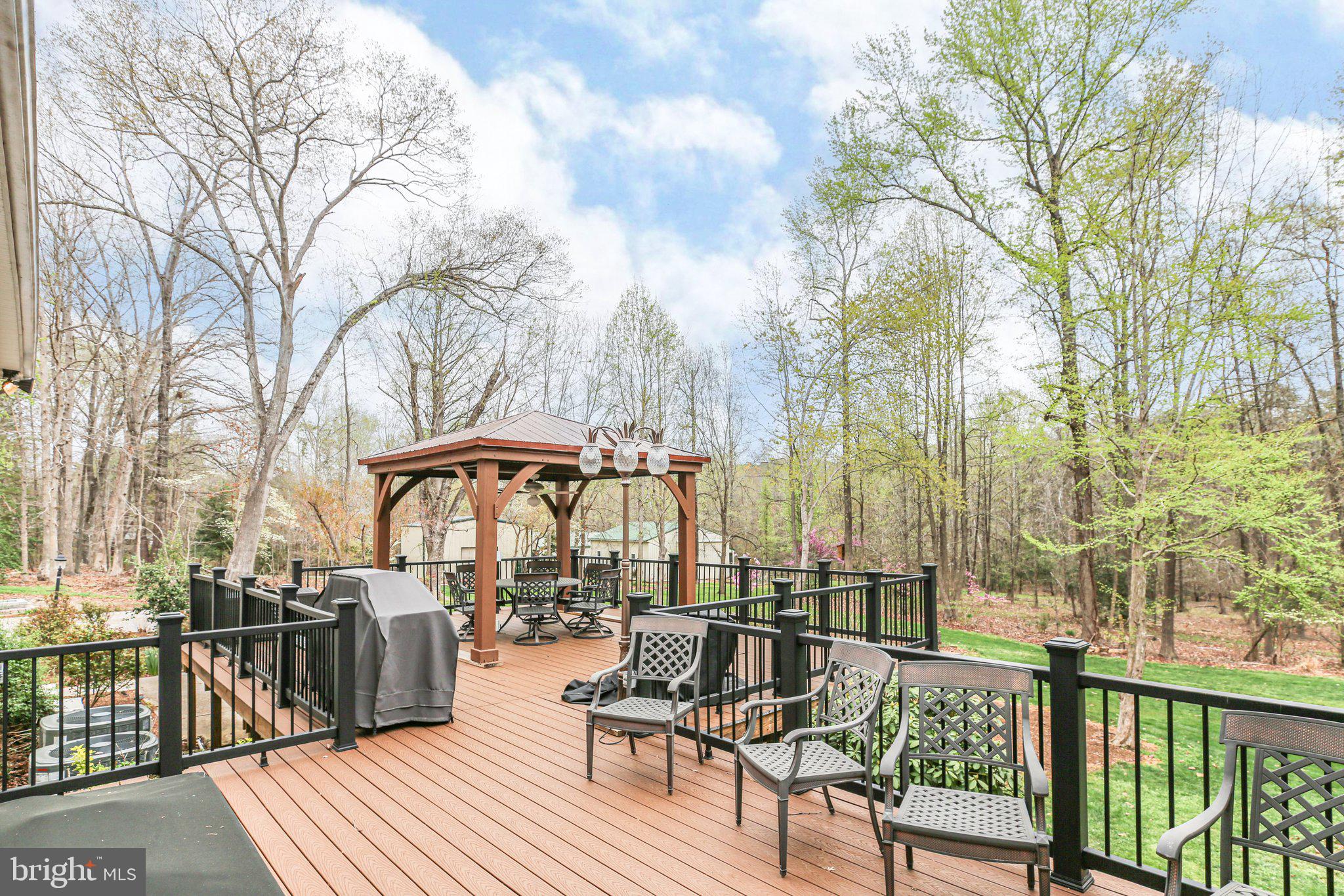 GOLDEN OAKS - Residential