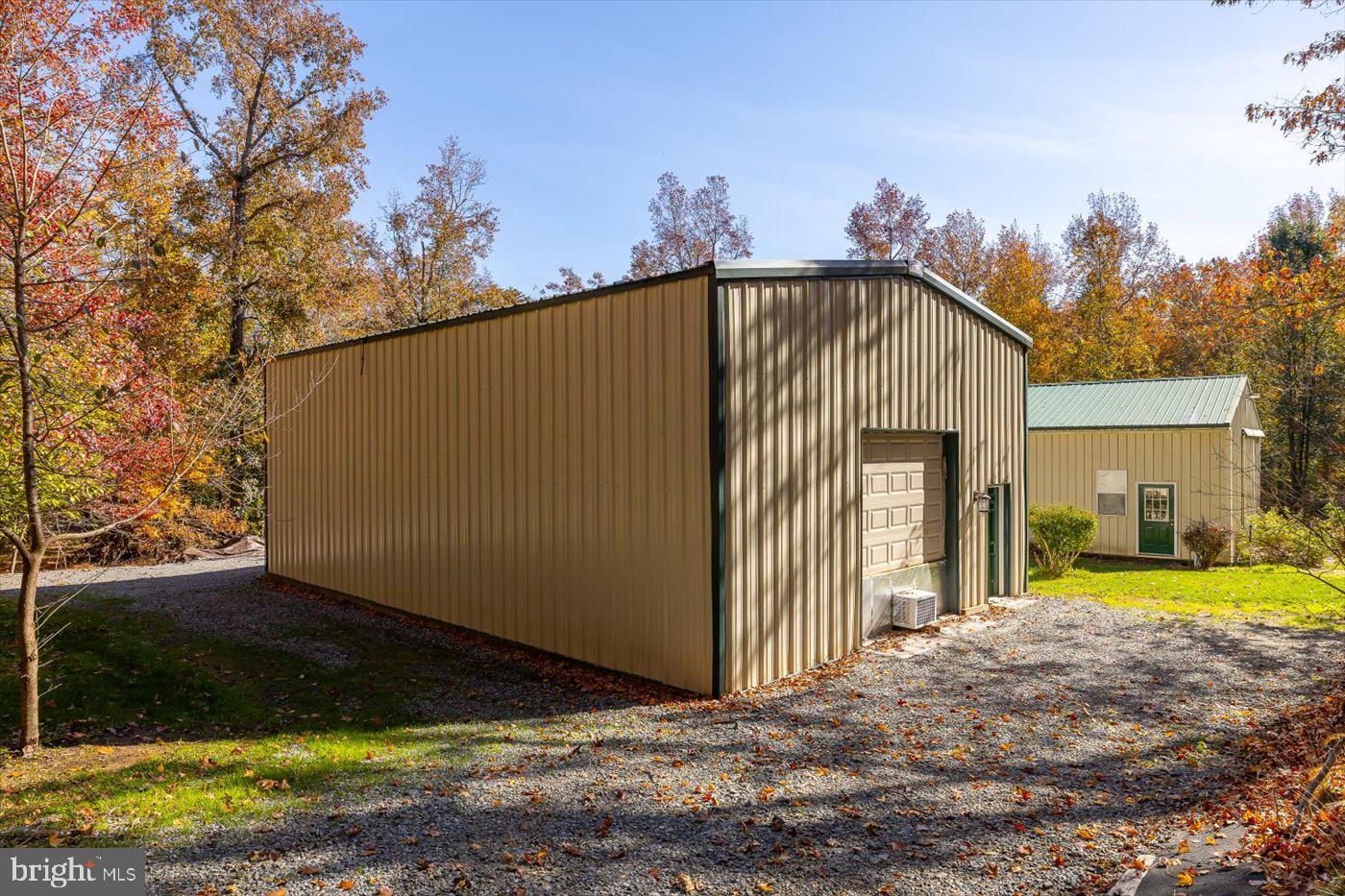 GOLDEN OAKS - Residential