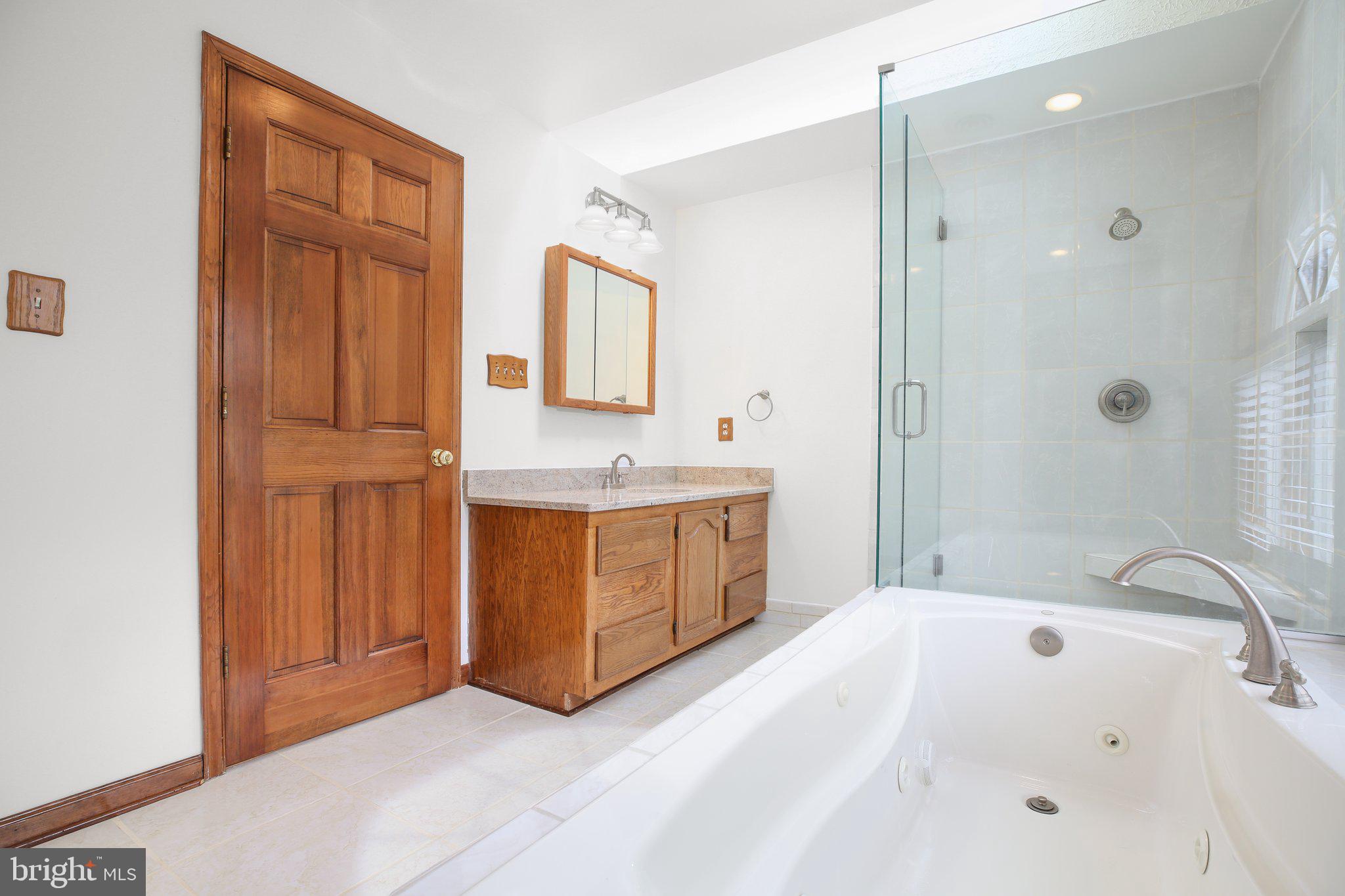 GOLDEN OAKS - Residential