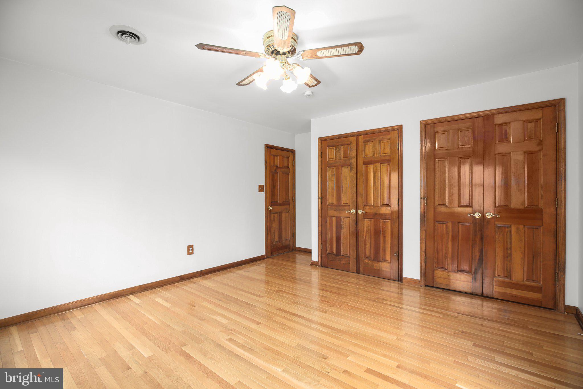 GOLDEN OAKS - Residential