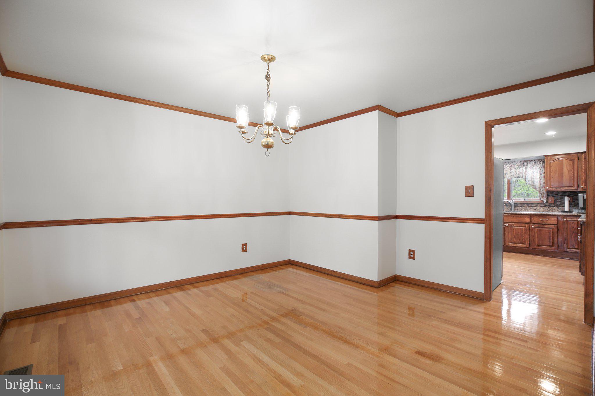 GOLDEN OAKS - Residential