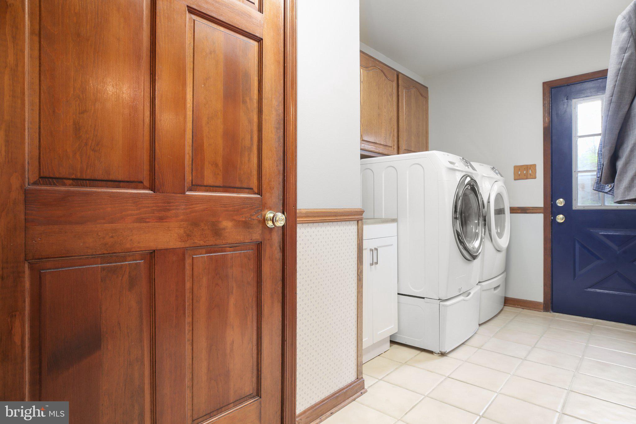 GOLDEN OAKS - Residential