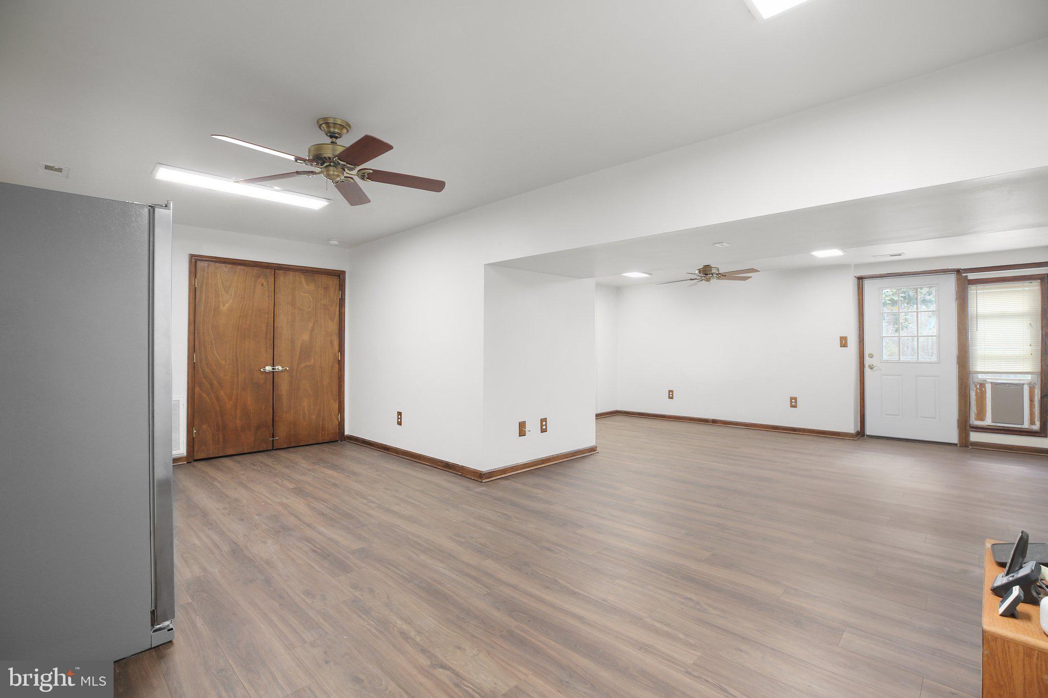 GOLDEN OAKS - Residential