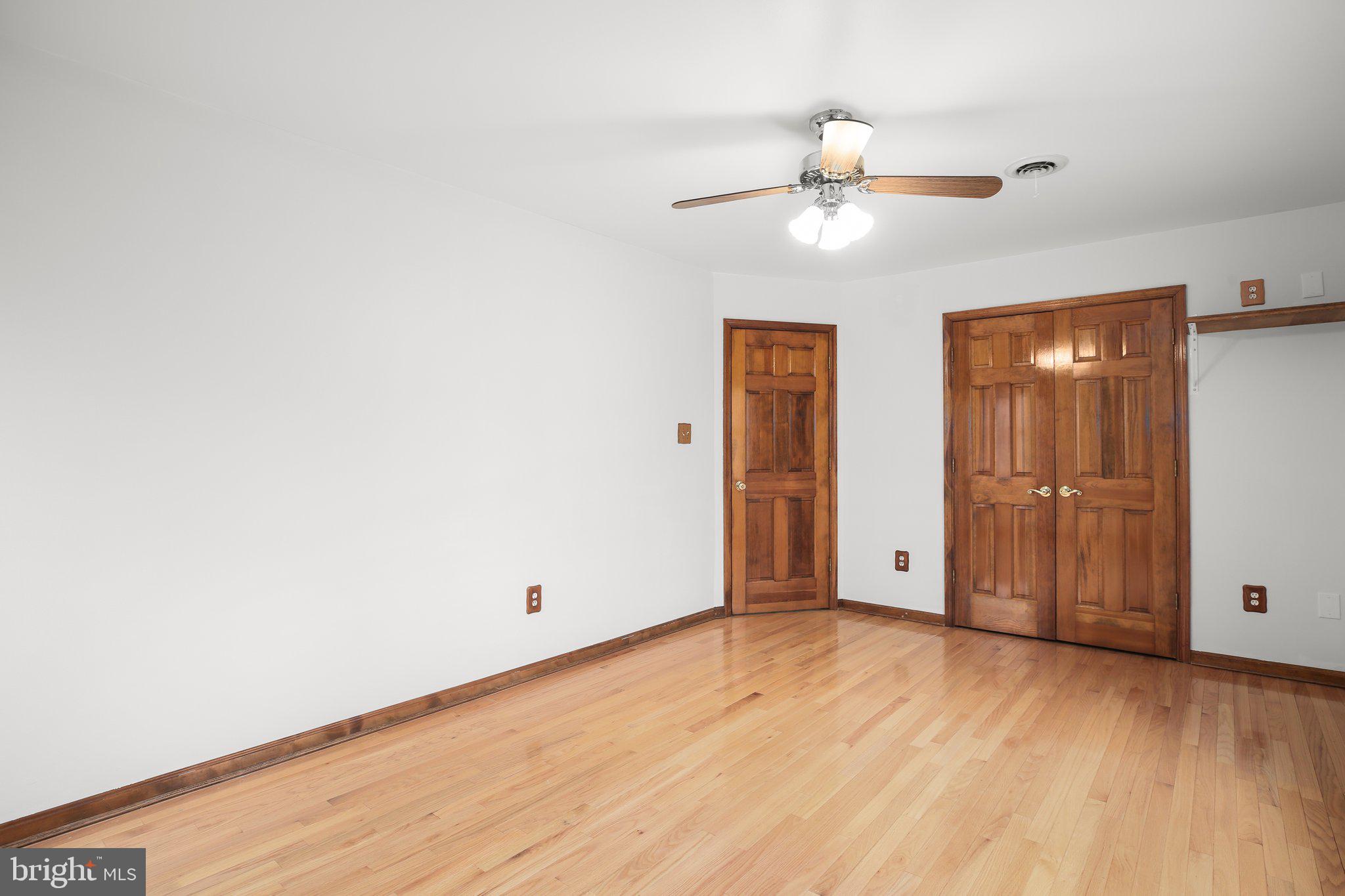 GOLDEN OAKS - Residential