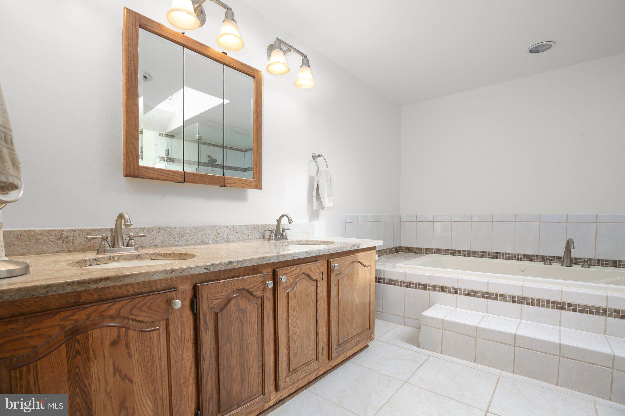 GOLDEN OAKS - Residential