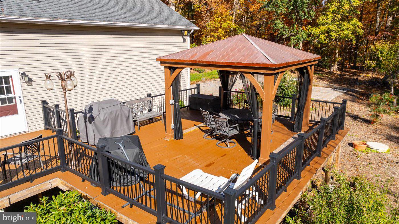 GOLDEN OAKS - Residential