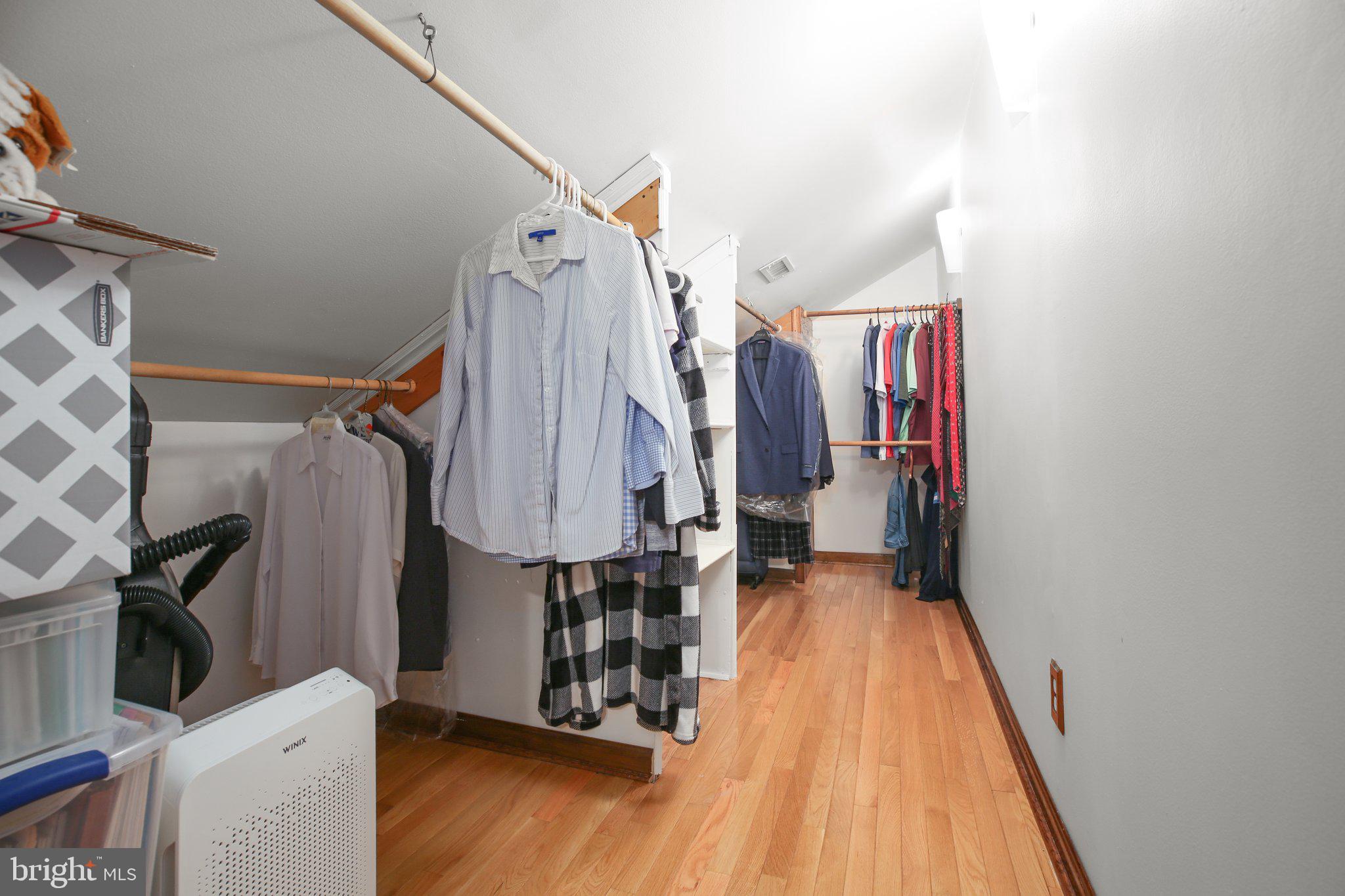 GOLDEN OAKS - Residential