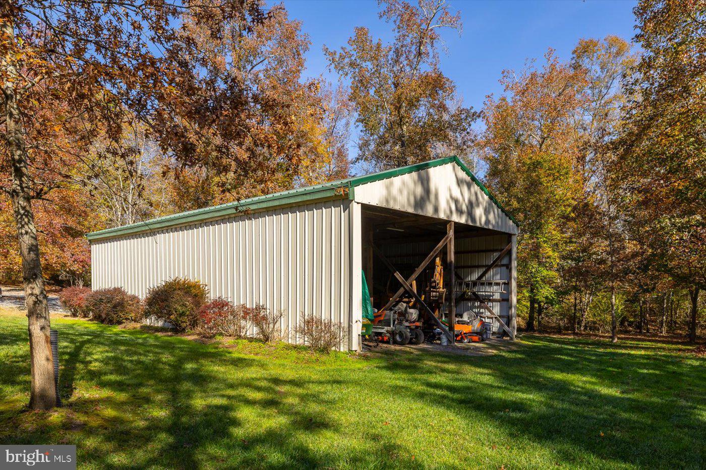 GOLDEN OAKS - Residential