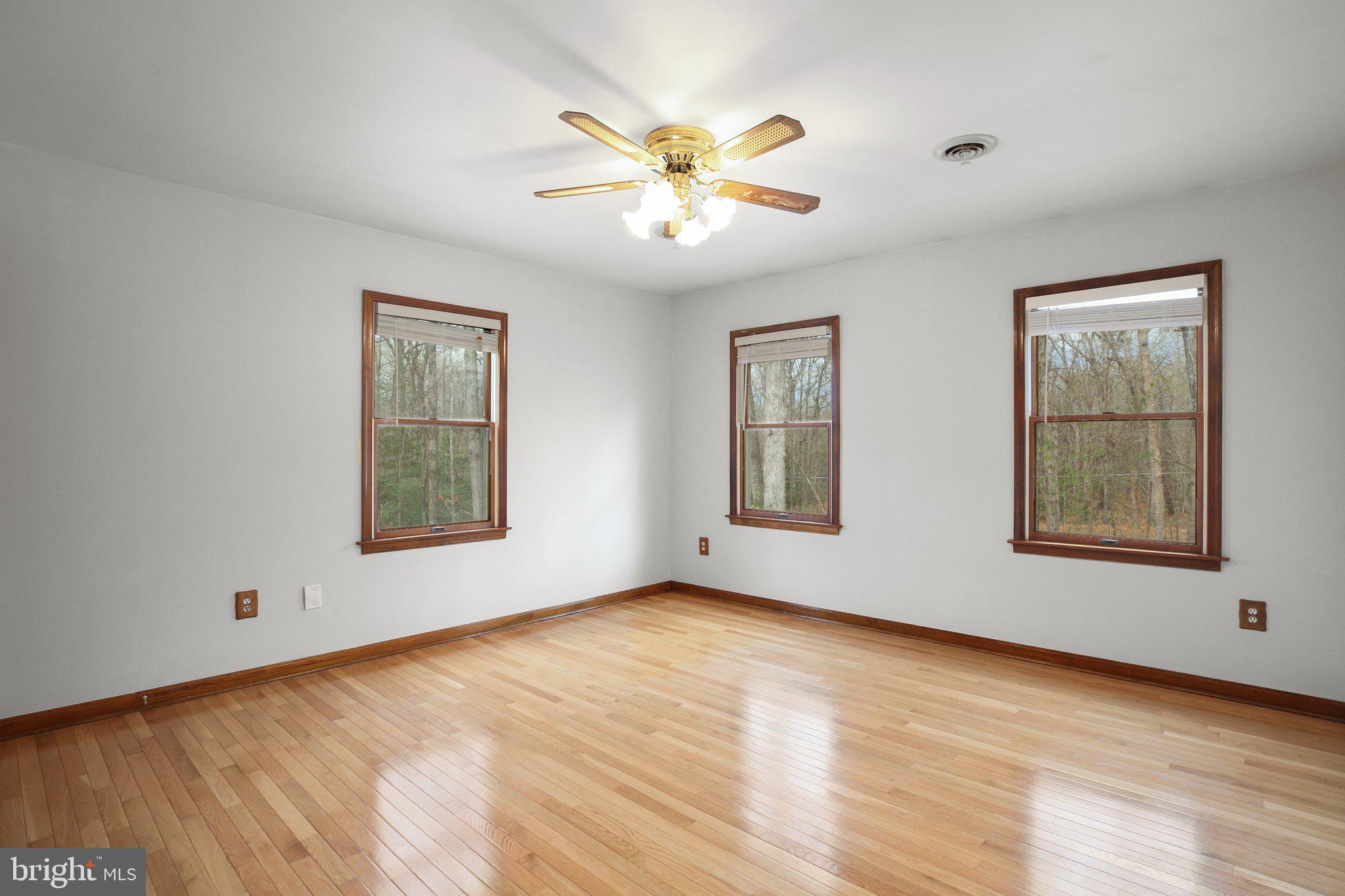 GOLDEN OAKS - Residential