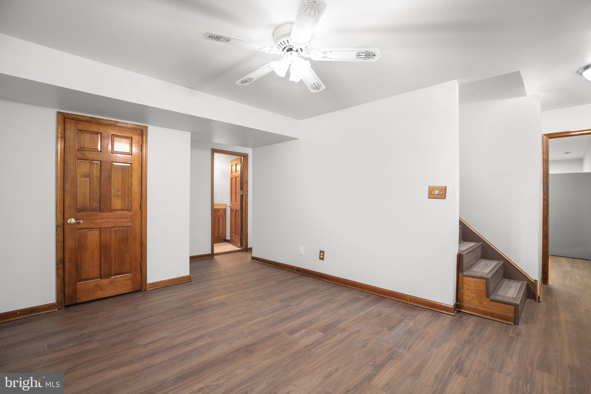 GOLDEN OAKS - Residential