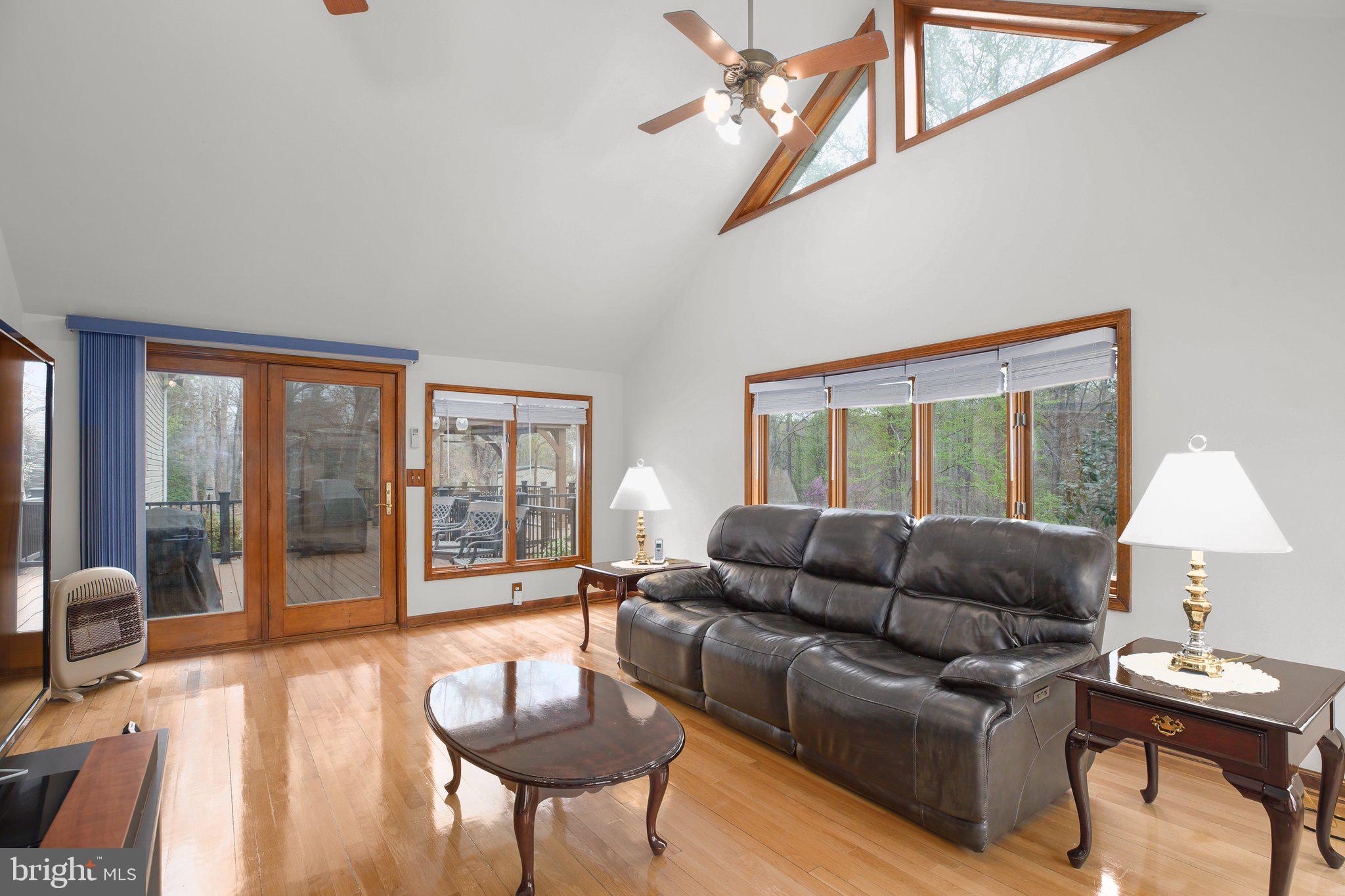 GOLDEN OAKS - Residential