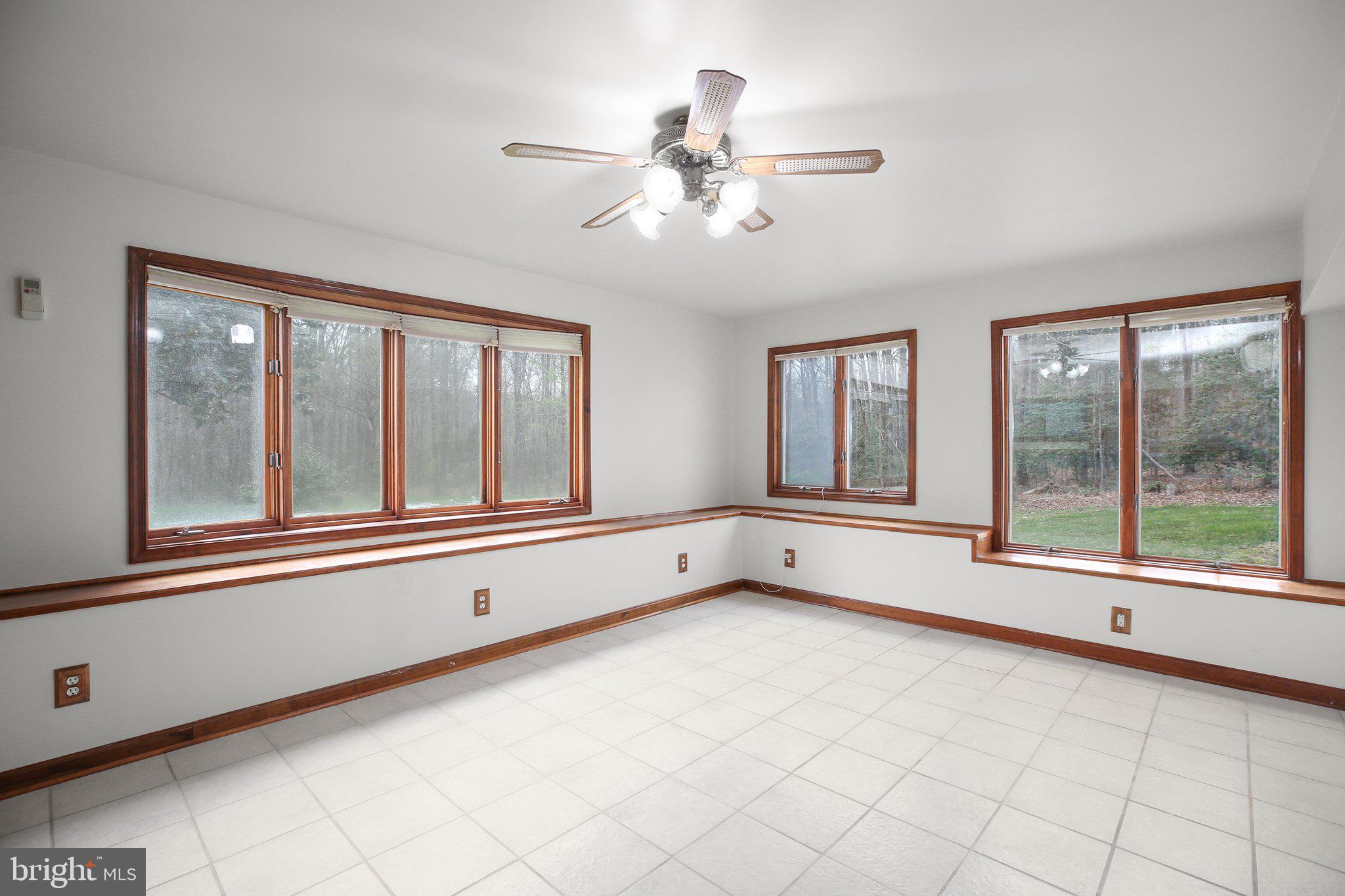 GOLDEN OAKS - Residential