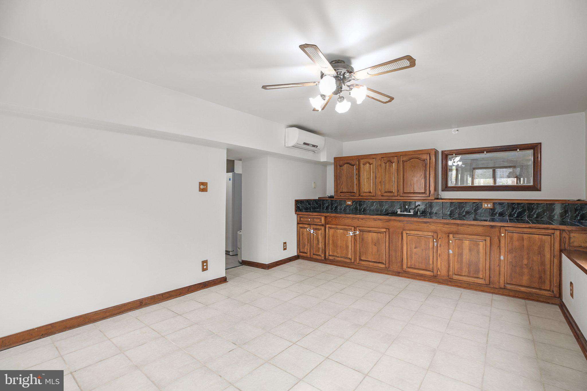 GOLDEN OAKS - Residential