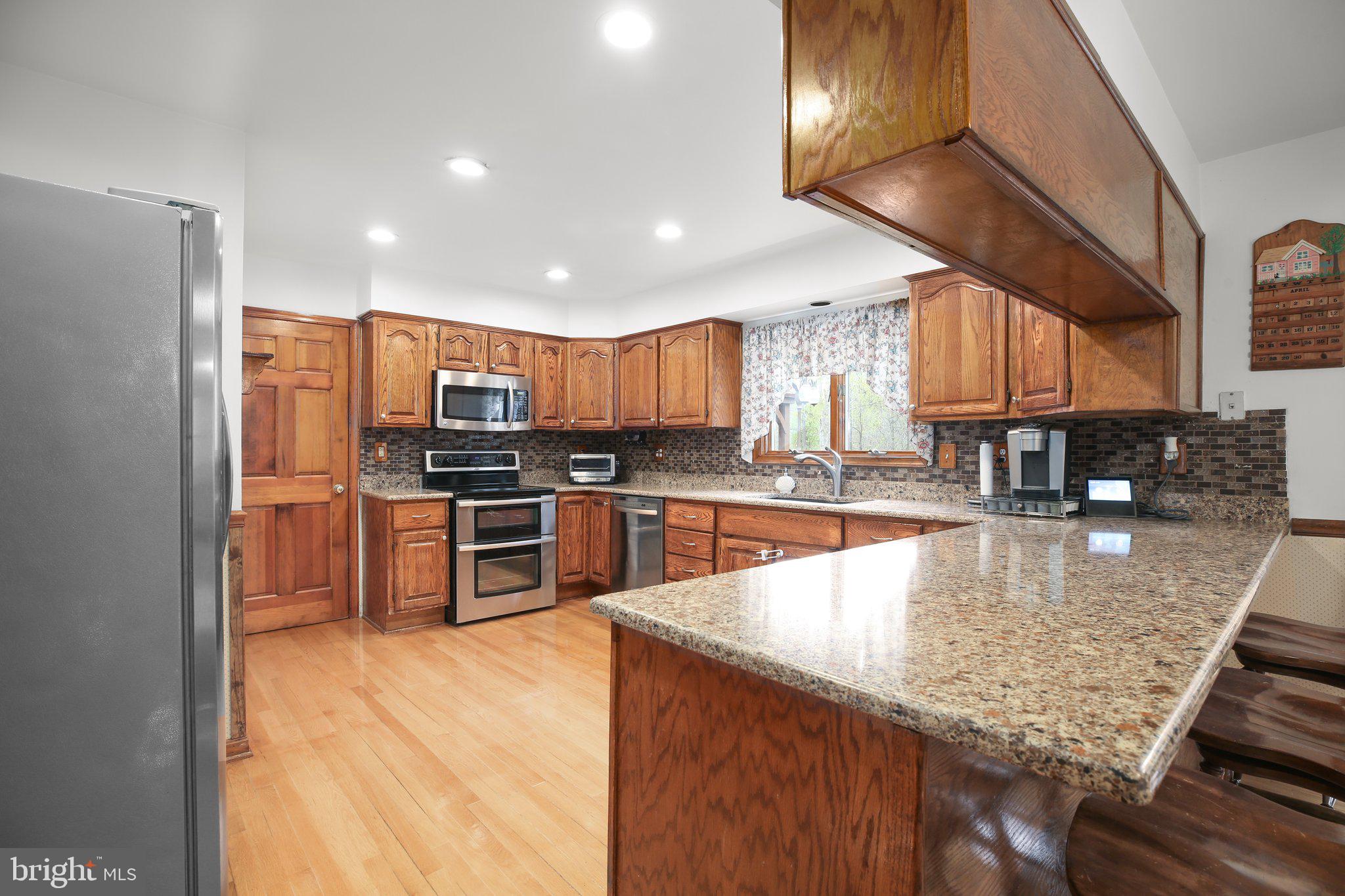 GOLDEN OAKS - Residential