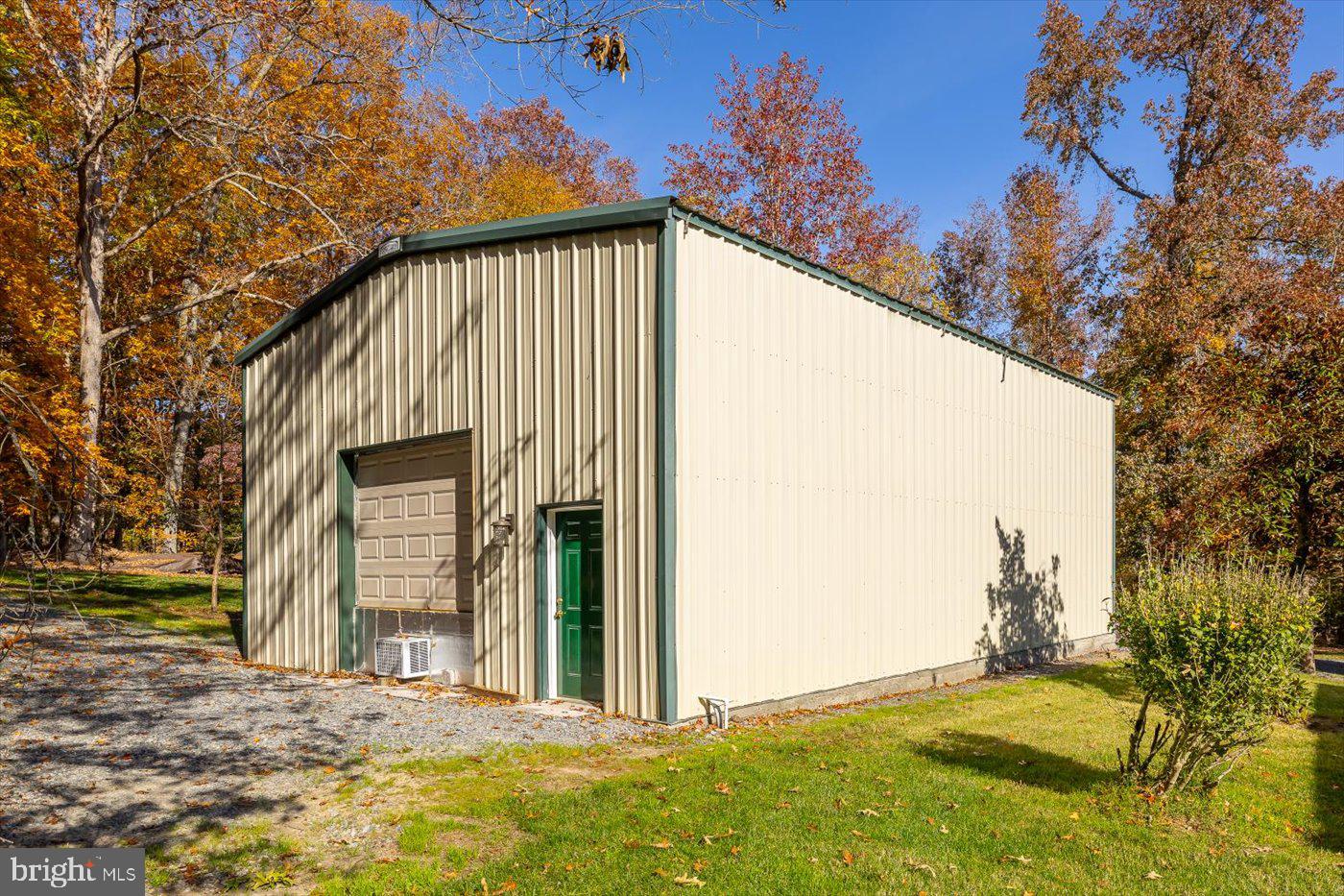 GOLDEN OAKS - Residential