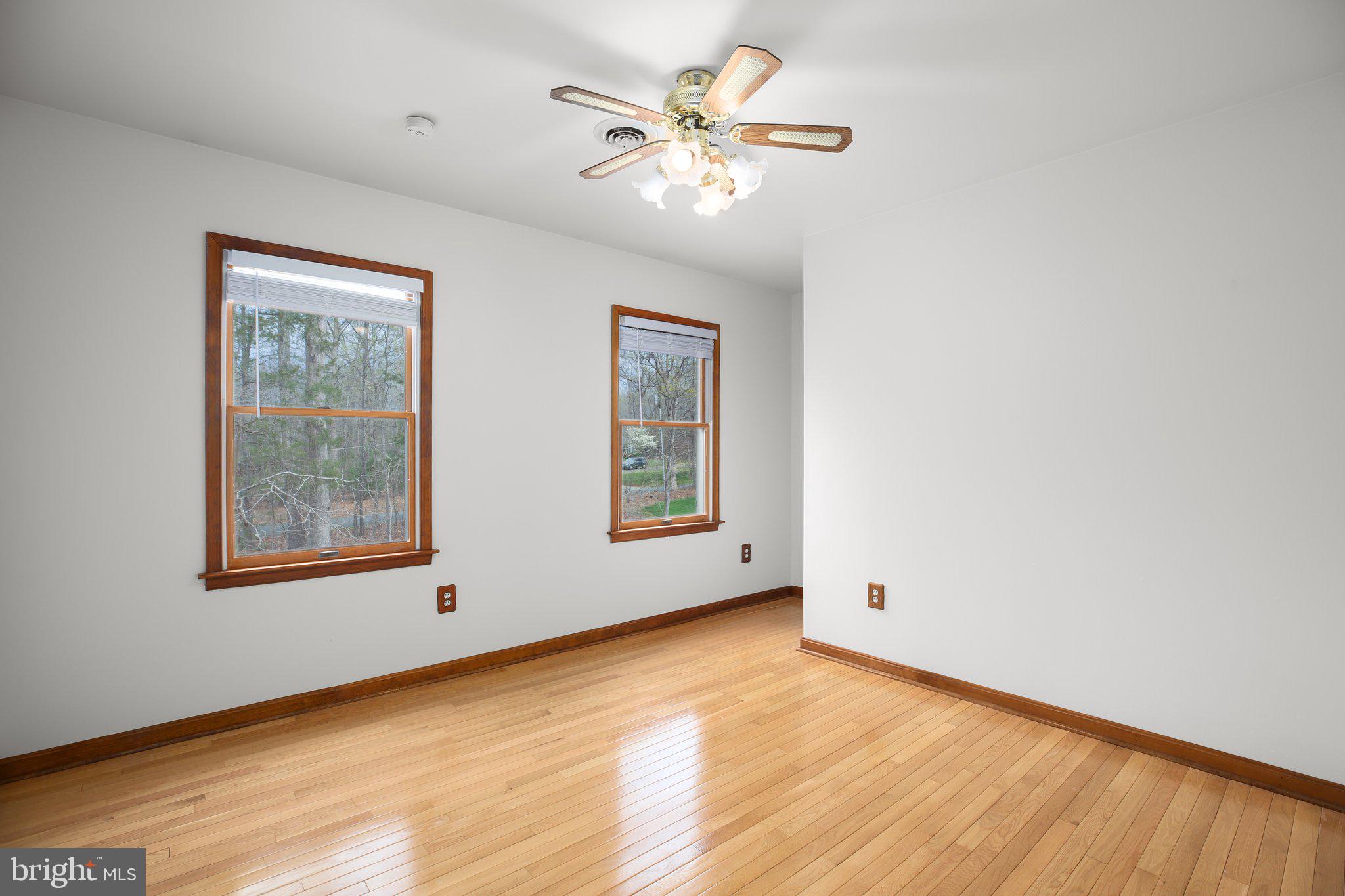 GOLDEN OAKS - Residential