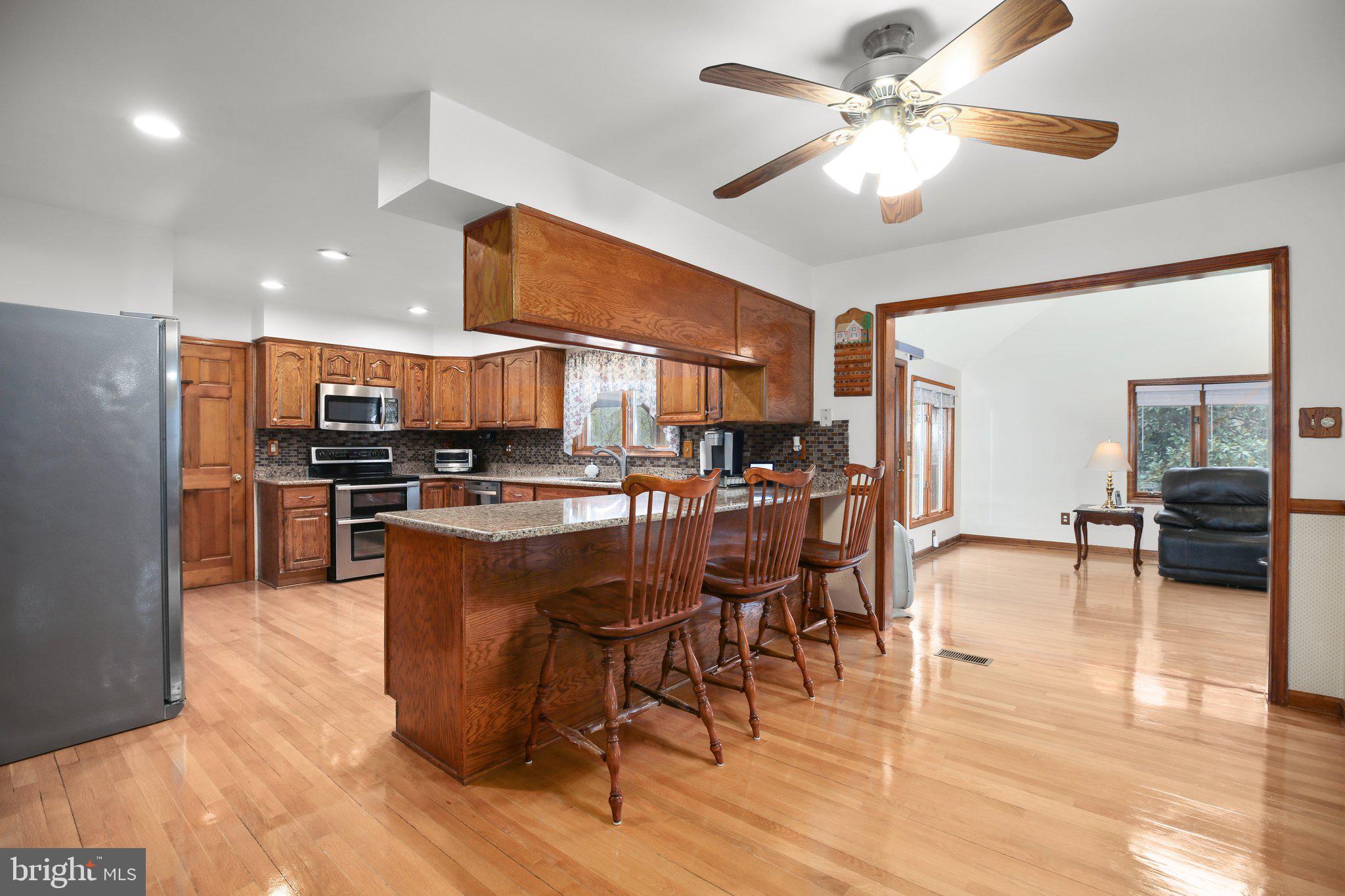 GOLDEN OAKS - Residential